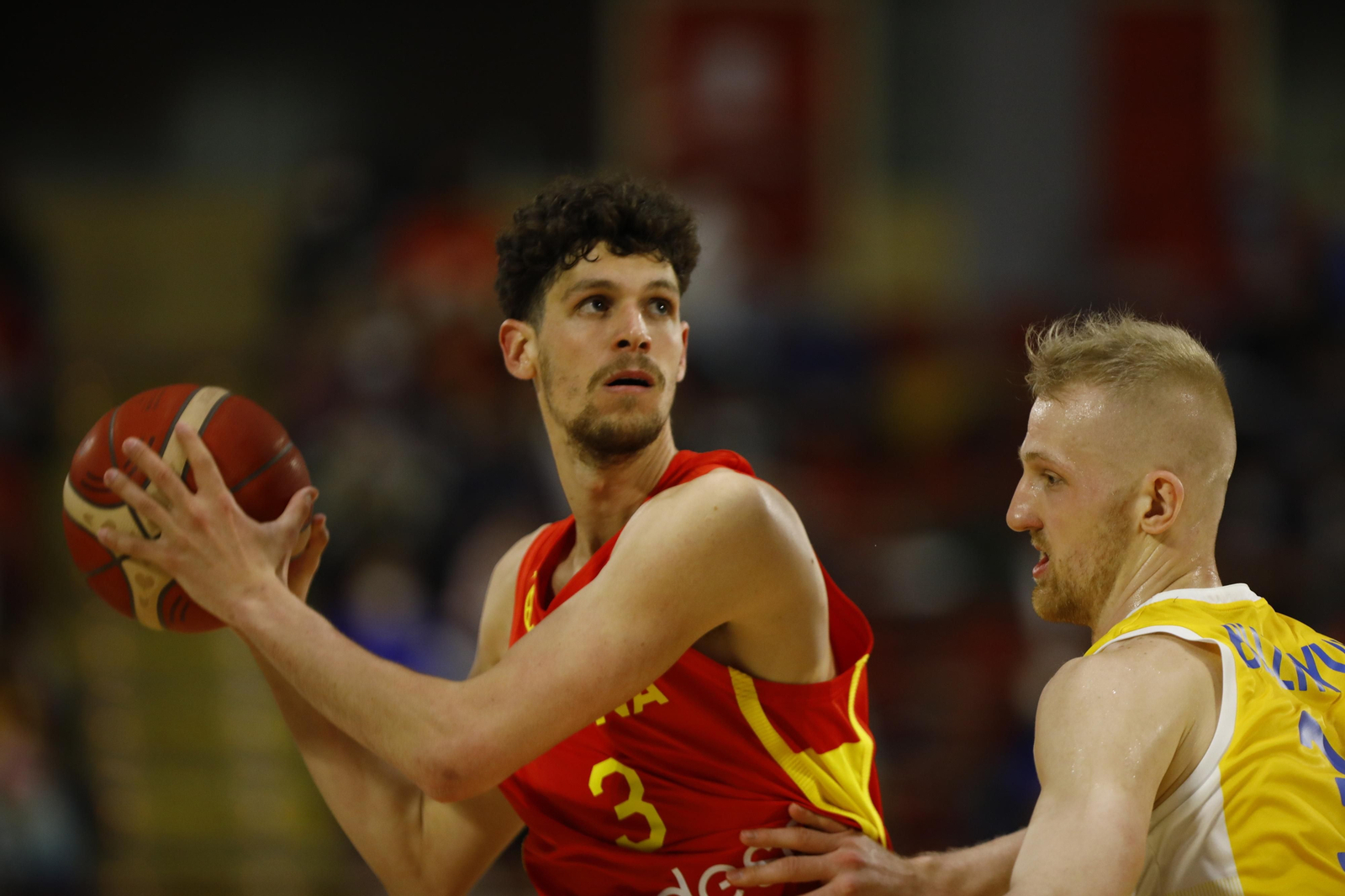 Las imágenes del emotivo encuentro entre España y Ucrania en Córdoba