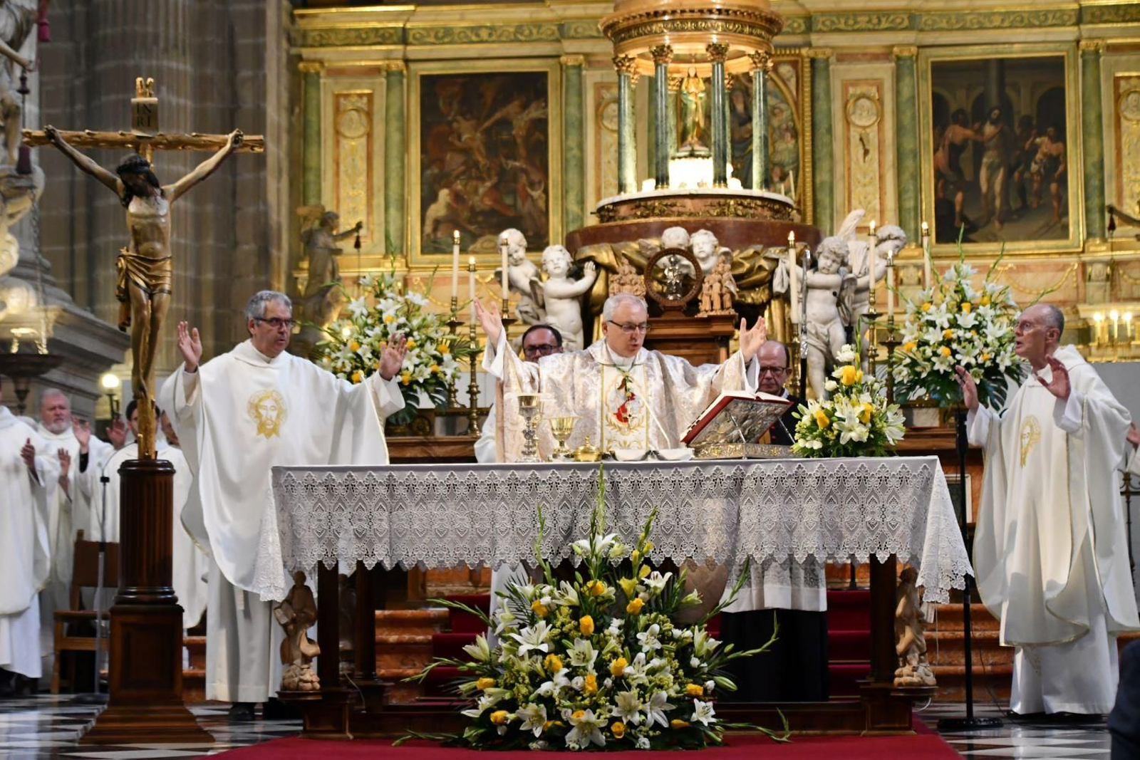 El Santísimo Sacramento llena de esperanza el corazón de los fieles jiennenses, en imágenes