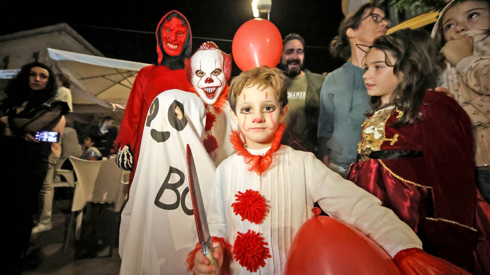 El desfile de Halloween llena las calles de Jerez