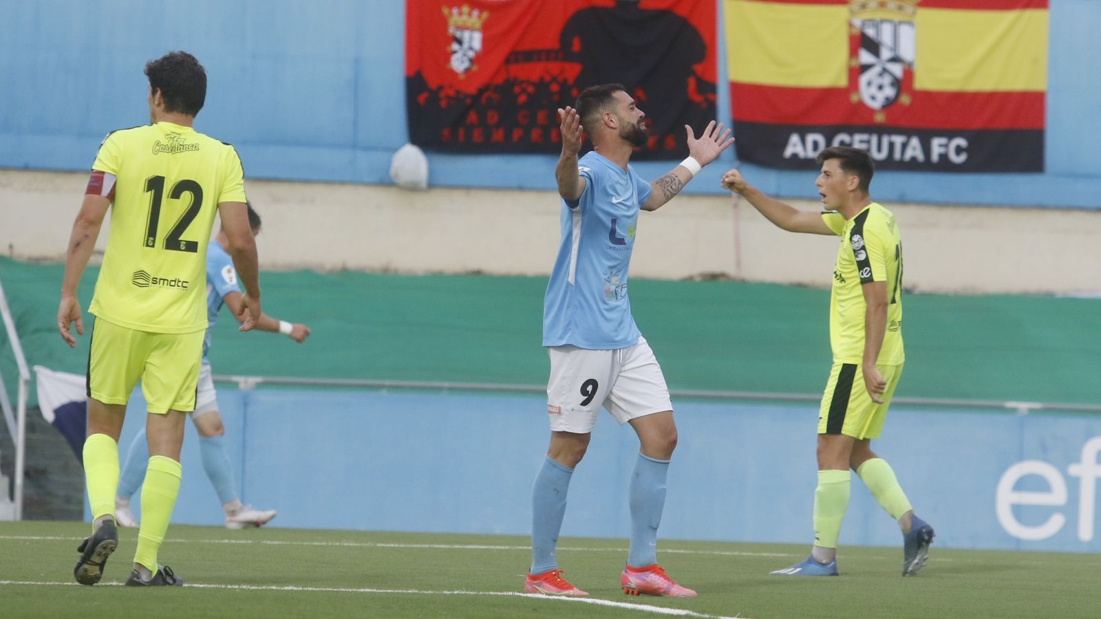 Juan Delgado se lamenta ante Jaime.