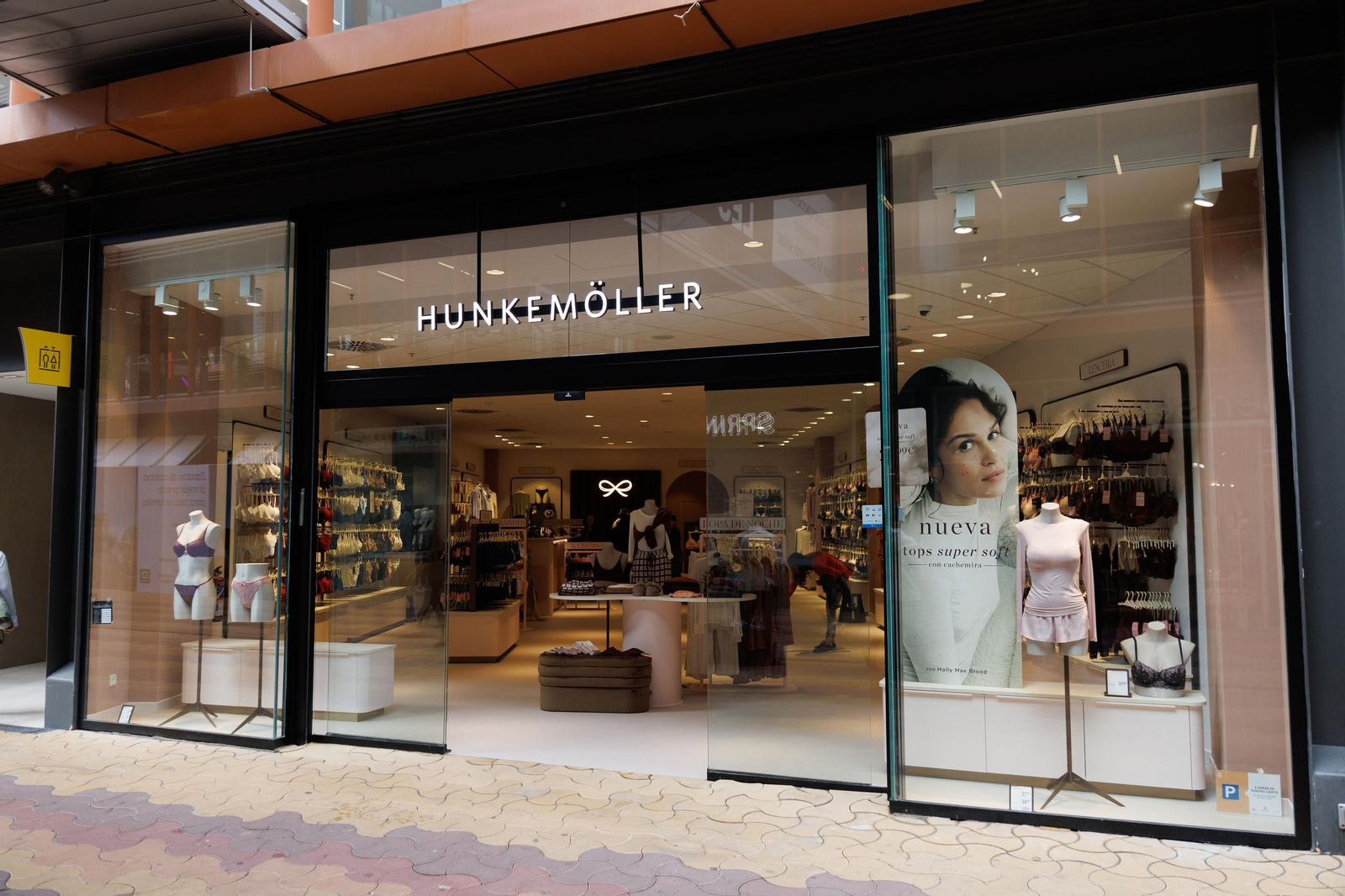 La tienda de Hunkemoller en Torre Sevilla.