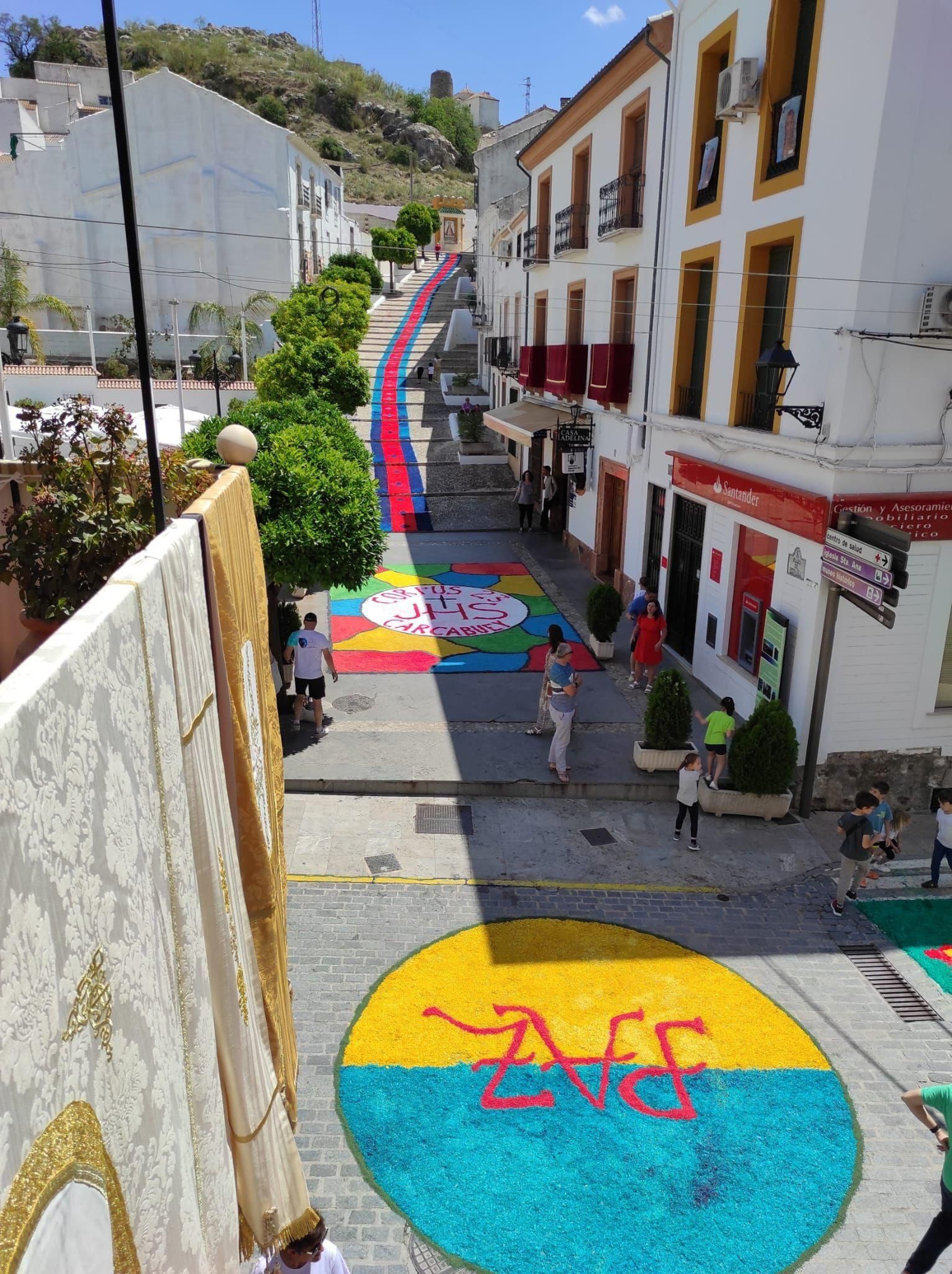 Un recorrido en imágenes por las coloridas alfombras del Corpus en Valenzuela, Belmez y Carcabuey