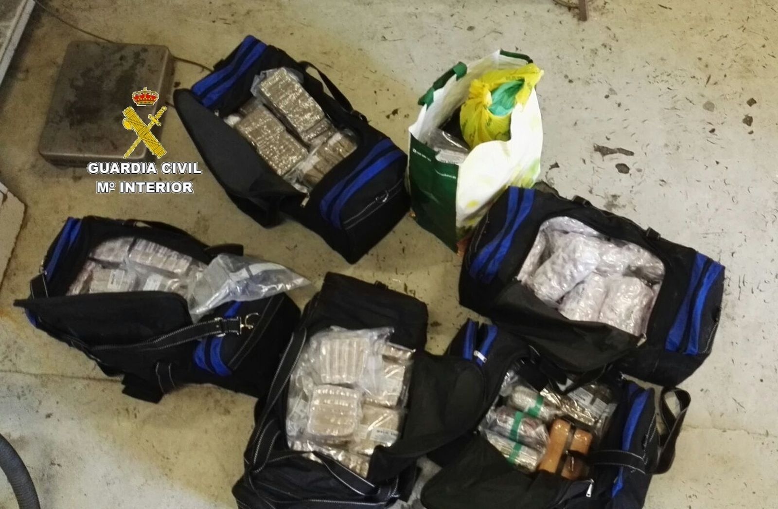 Bolsas con hachís de una operación anterior de la Guardia Civil.