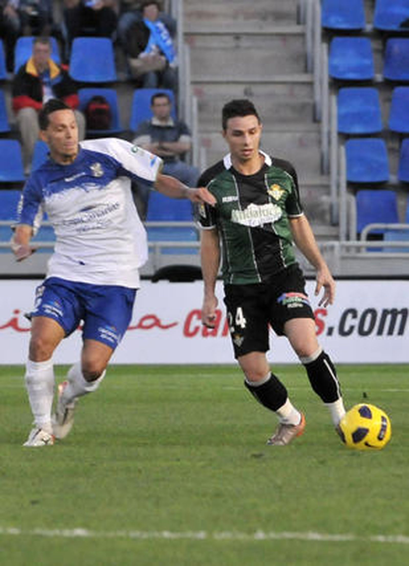 El Betis gana con claridad en su vista al Tenerife (0-3). / LOF