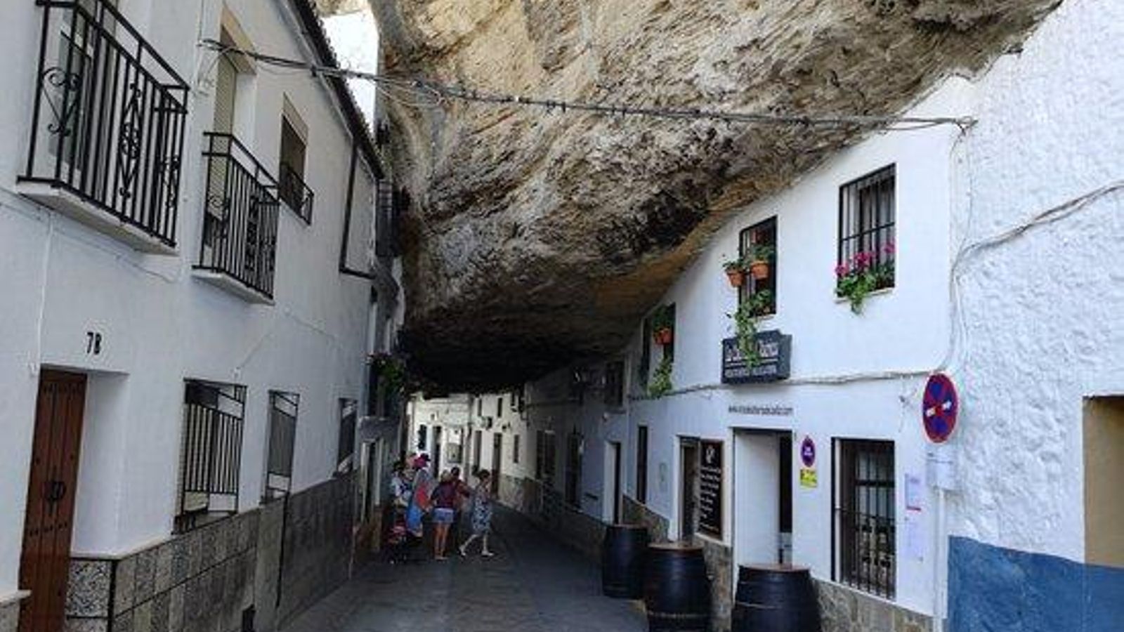 Calle Cuevas de la sombra en Setenil de las Bodegas