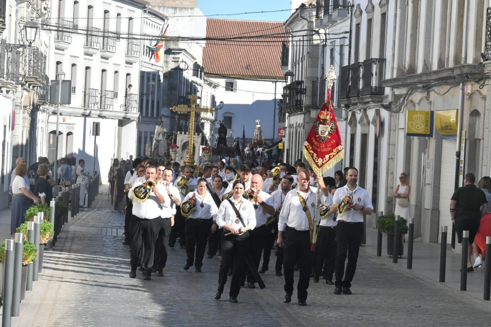 Procesión extraordinaria en Villanueva de Córdoba por la coronación de la Virgen de Luna
