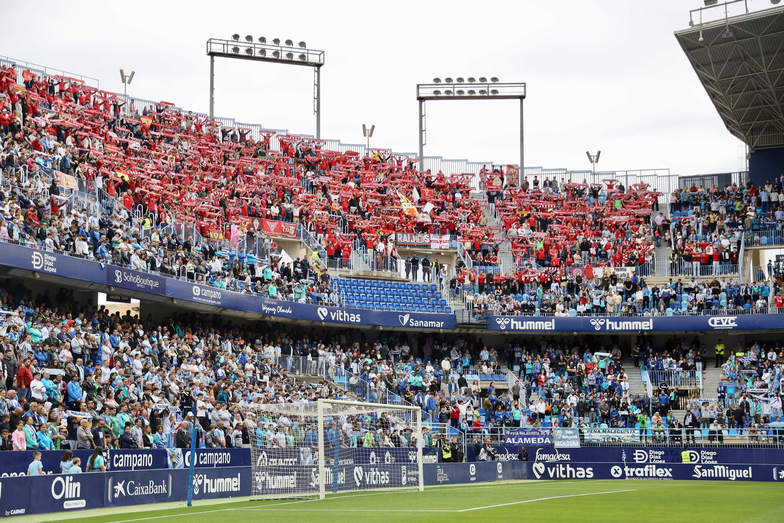 Búscate en las gradas de La Rosaleda durante el Málaga CF-Real Murcia