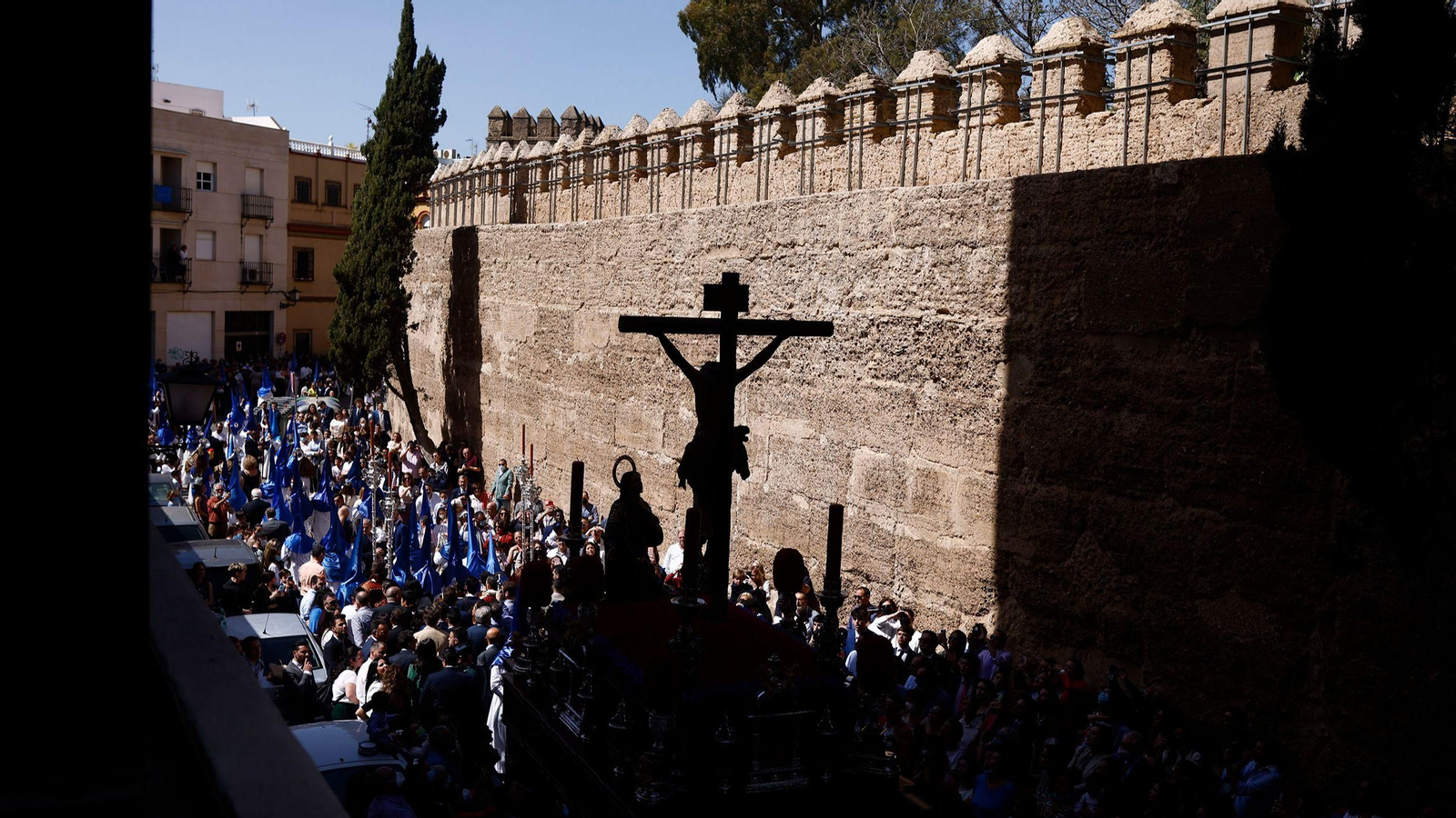 La Agrupación Musical Santa María Magdalena Arahal, que actualmente acompaña a la Hiniesta, fue una de las afectadas por la censura