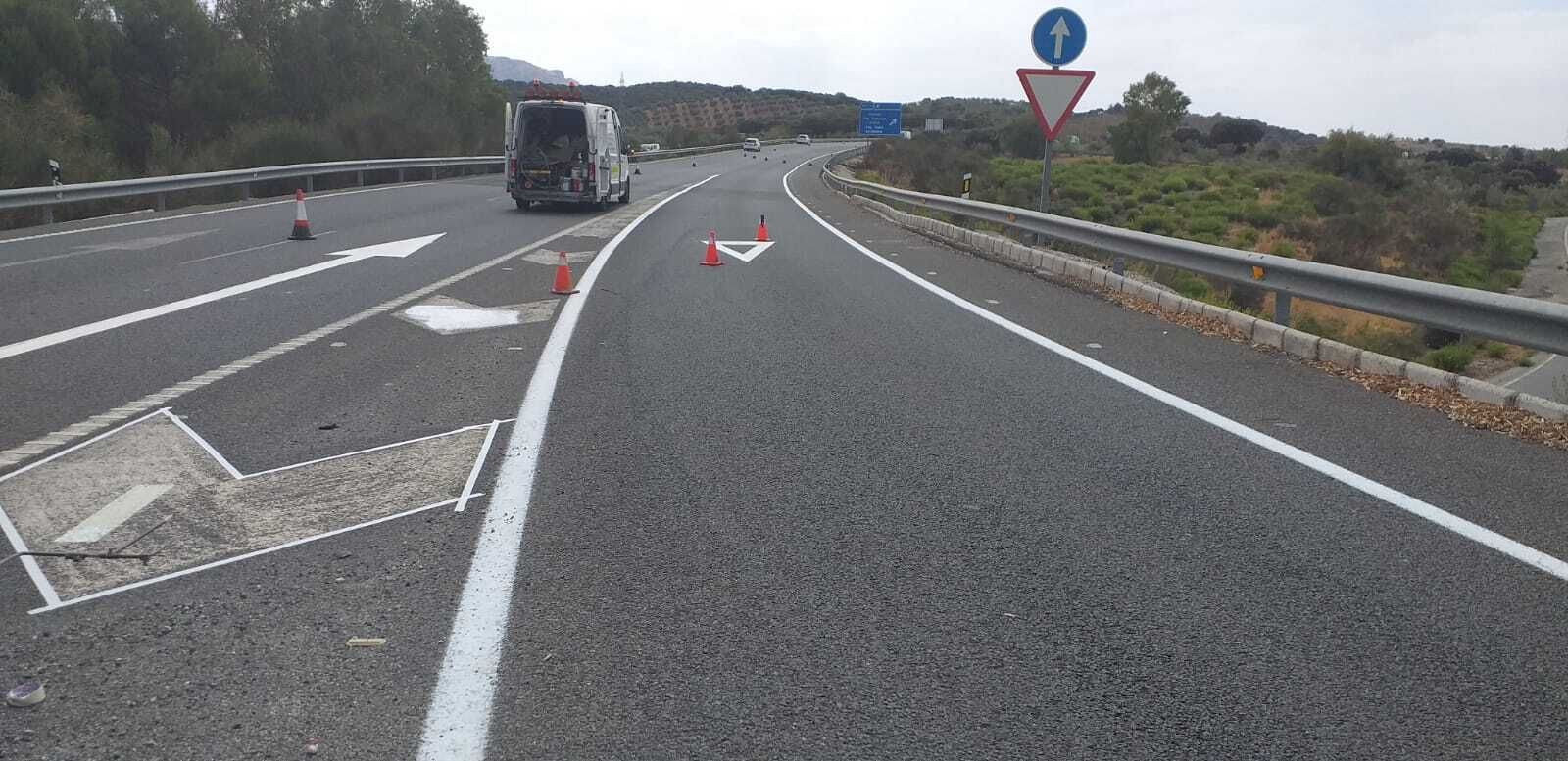 La Junta repinta 26 kilómetros de la la A-92 en Granada para incrementar la seguridad