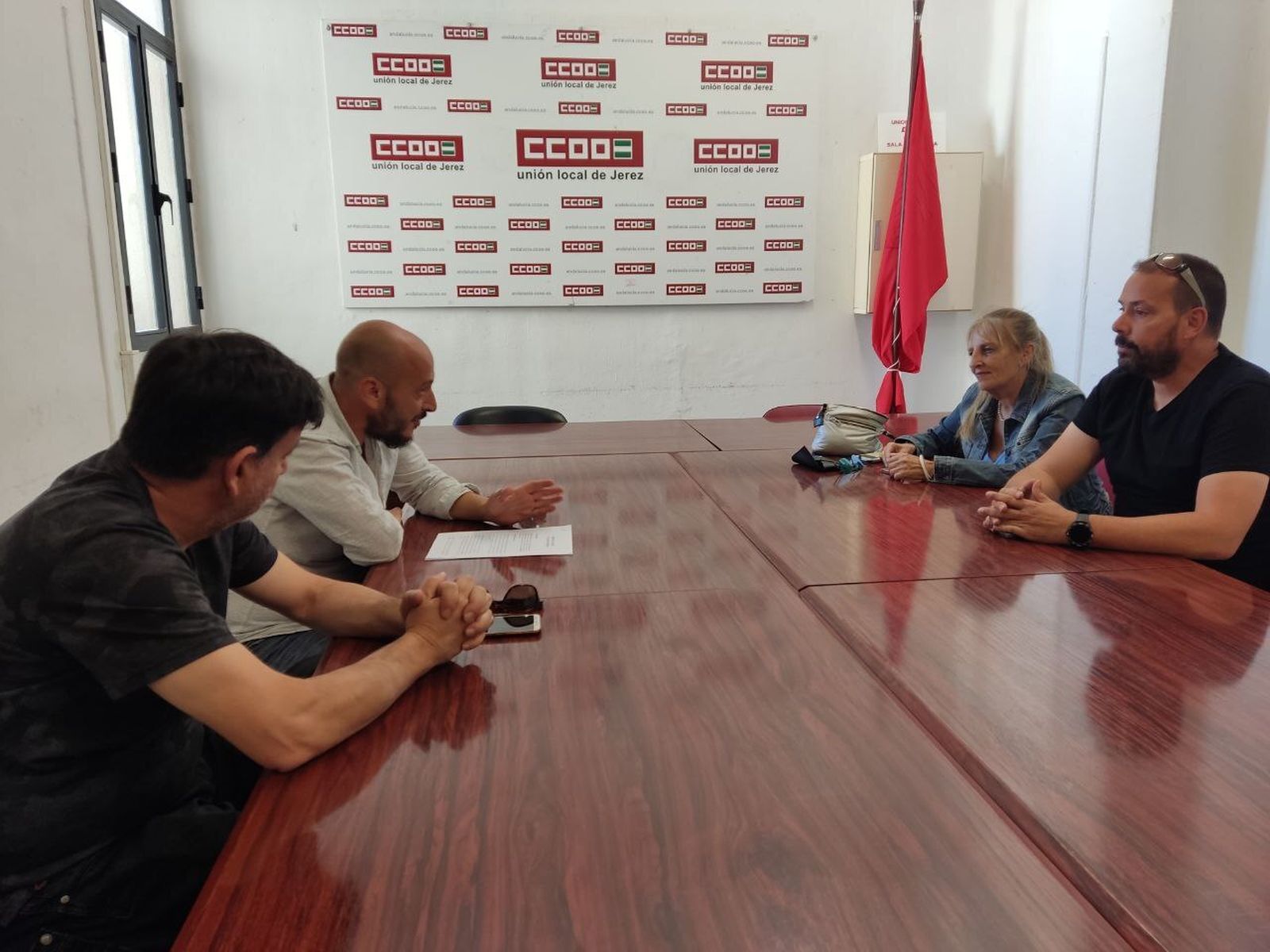 Raúl Ruiz-Berdejo, en su reunión con los representantes de Correos.