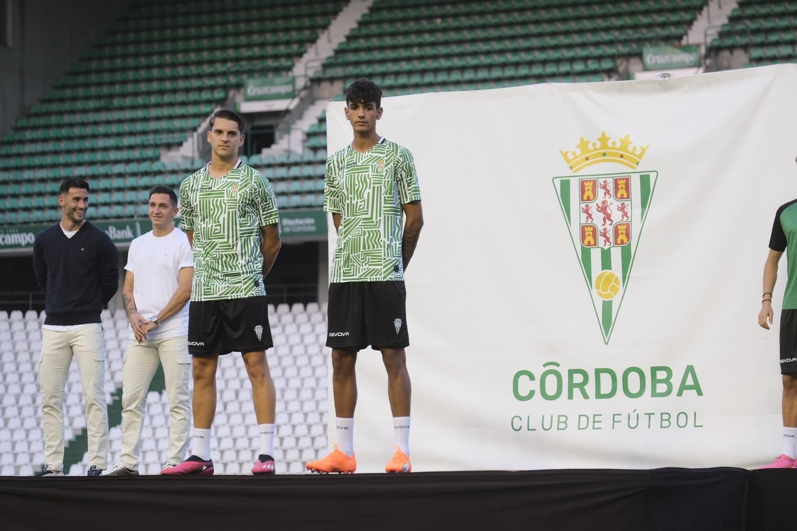 Las mejores fotos de las nuevas camisetas del Córdoba CF Las mejores fotos de las nuevas camisetas del Córdoba CF