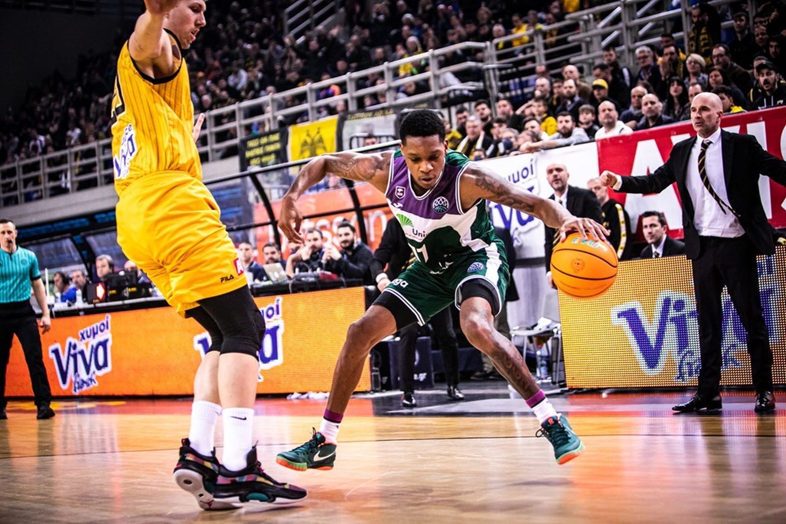 Tyson Carter, ante el AEK