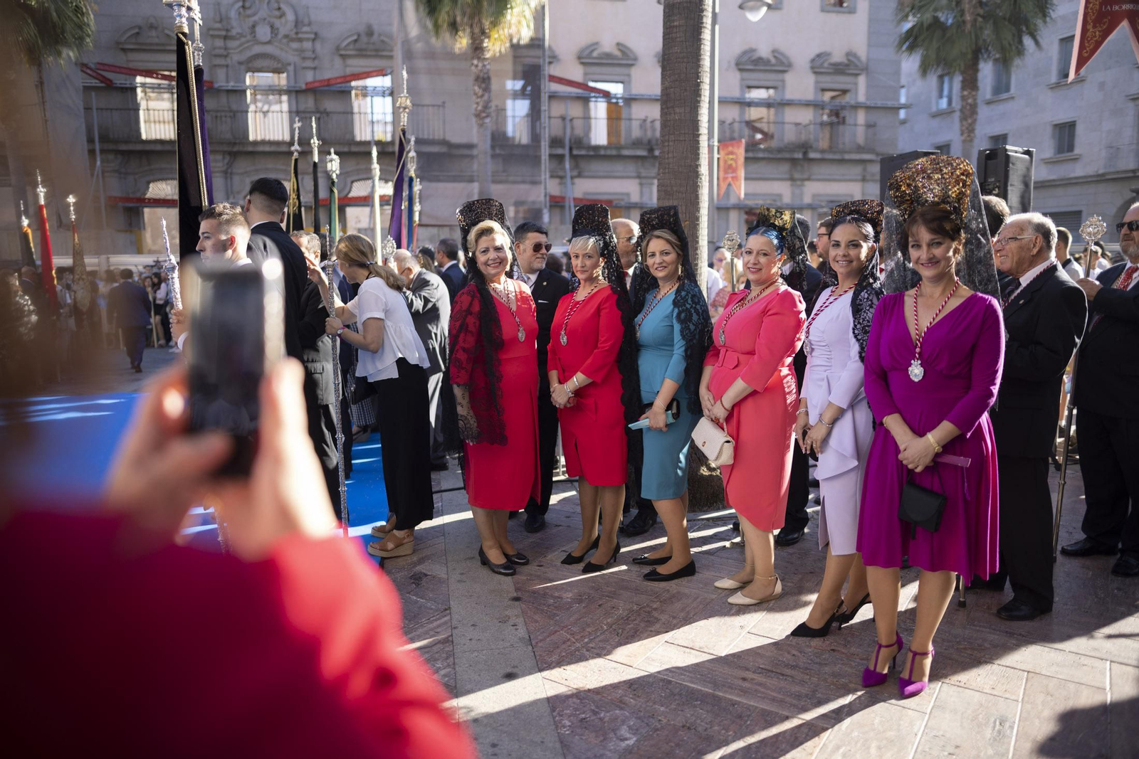 Imágenes de la salida extraordinaria de La Borriquita por las calles de Huelva
