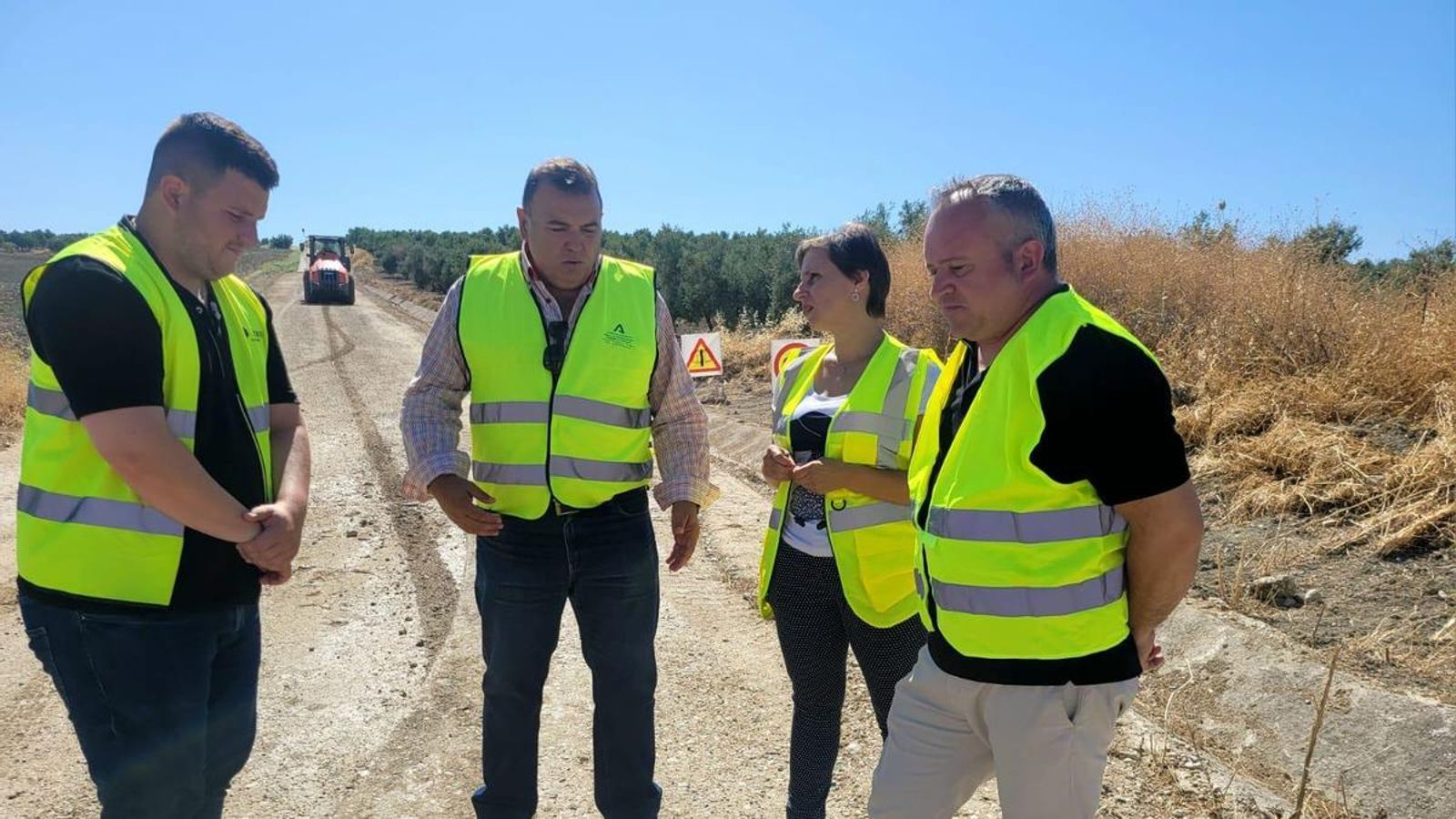 Visita de la delegada de Agricultura, Soledad Aranda, a las obras de Las Casillas, en Cazalilla.
