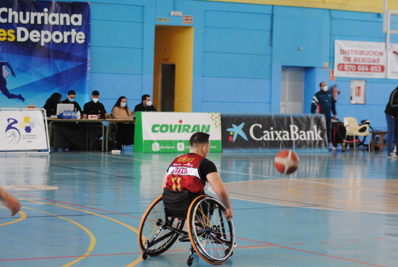 Un jugador del Covirán Churriana Inclusivo inicia un ataque.