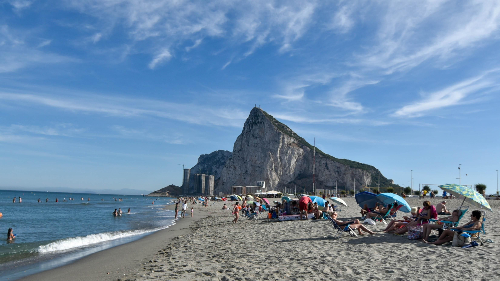 Las fotos de una tarde de sol y playa en La Línea