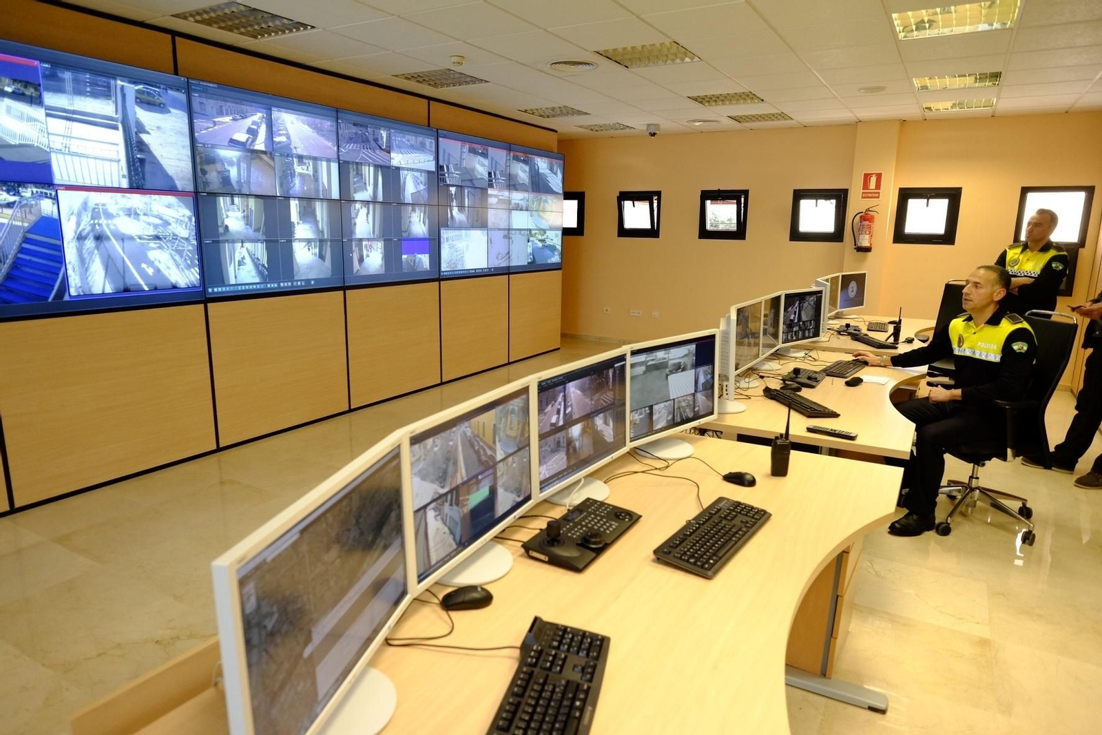 Imagen de archivo del centro en el que se controlan las imágenes de la videovigilancia en Málaga.