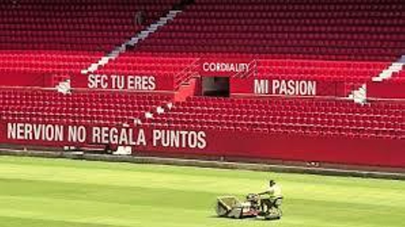 El lema 'Nervión no regala puntos', retirado tras las dos primeras derrotas en la 15-16.