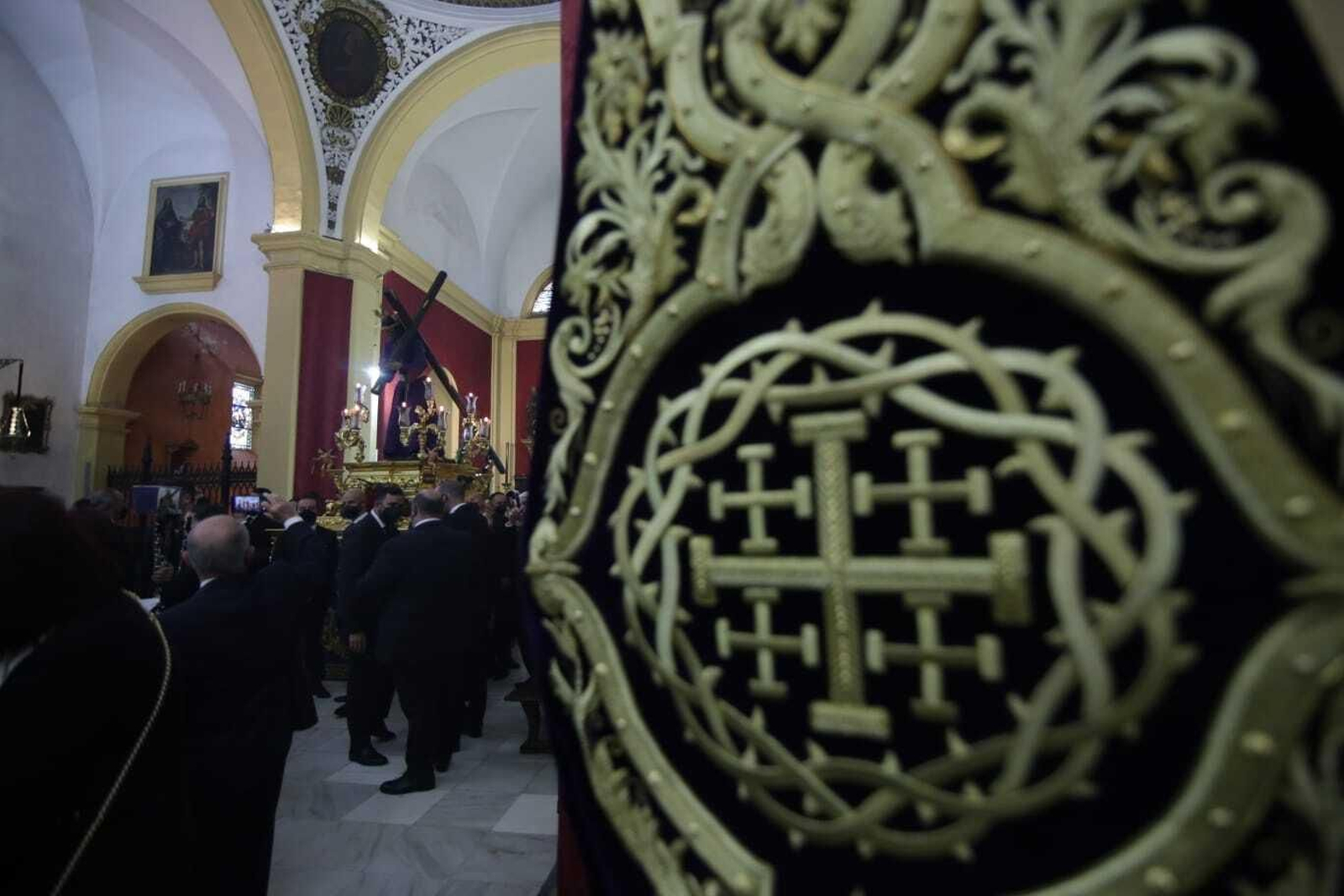 Salida del vía crucis de Nazareno en San Fernando