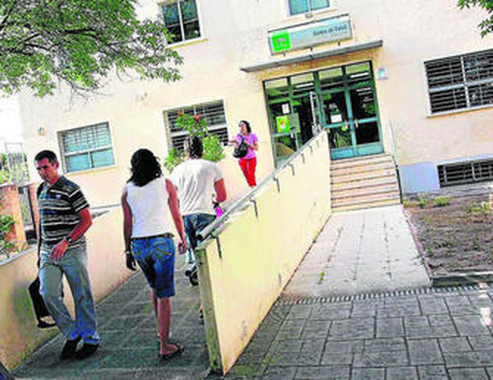 Entrada de un centro de salud, en Málaga capital.