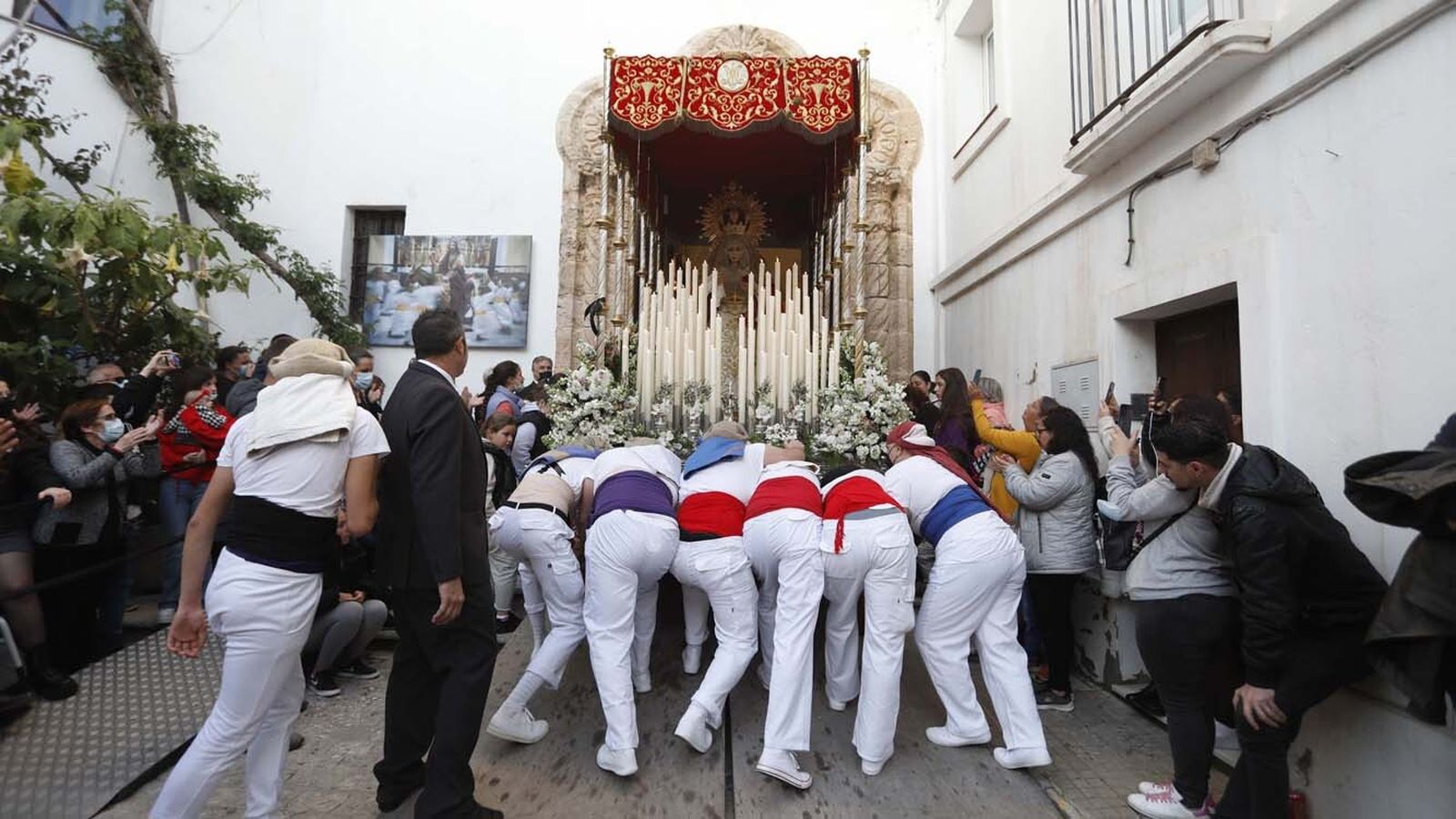 Las imágenes del Jueves Santo en Tarifa: Jesús Nazareno y María Santísima Virgen de la Paz
