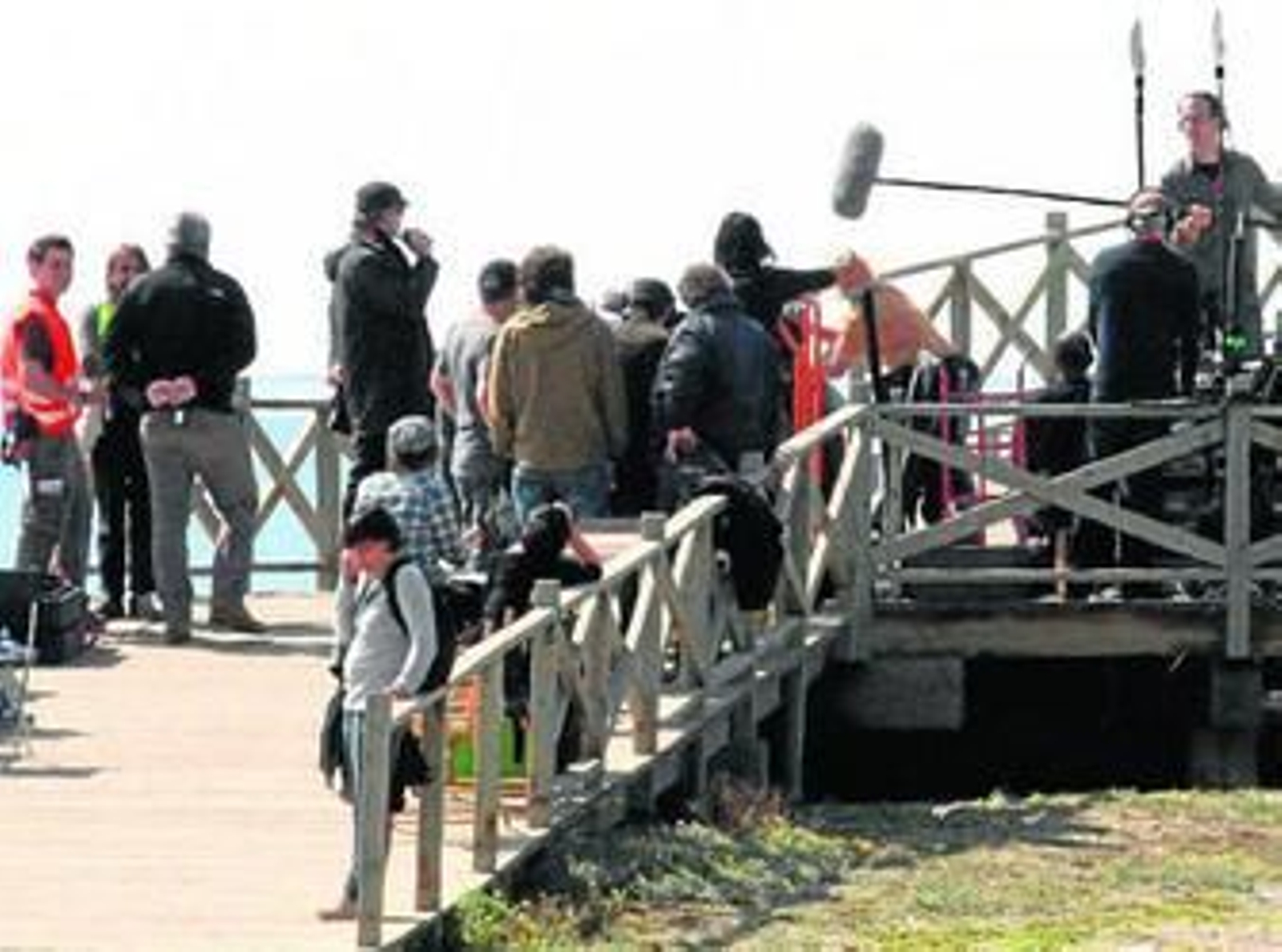 Imagen de la grabación en el paseo de madera de La Línea, en la mañana de ayer.