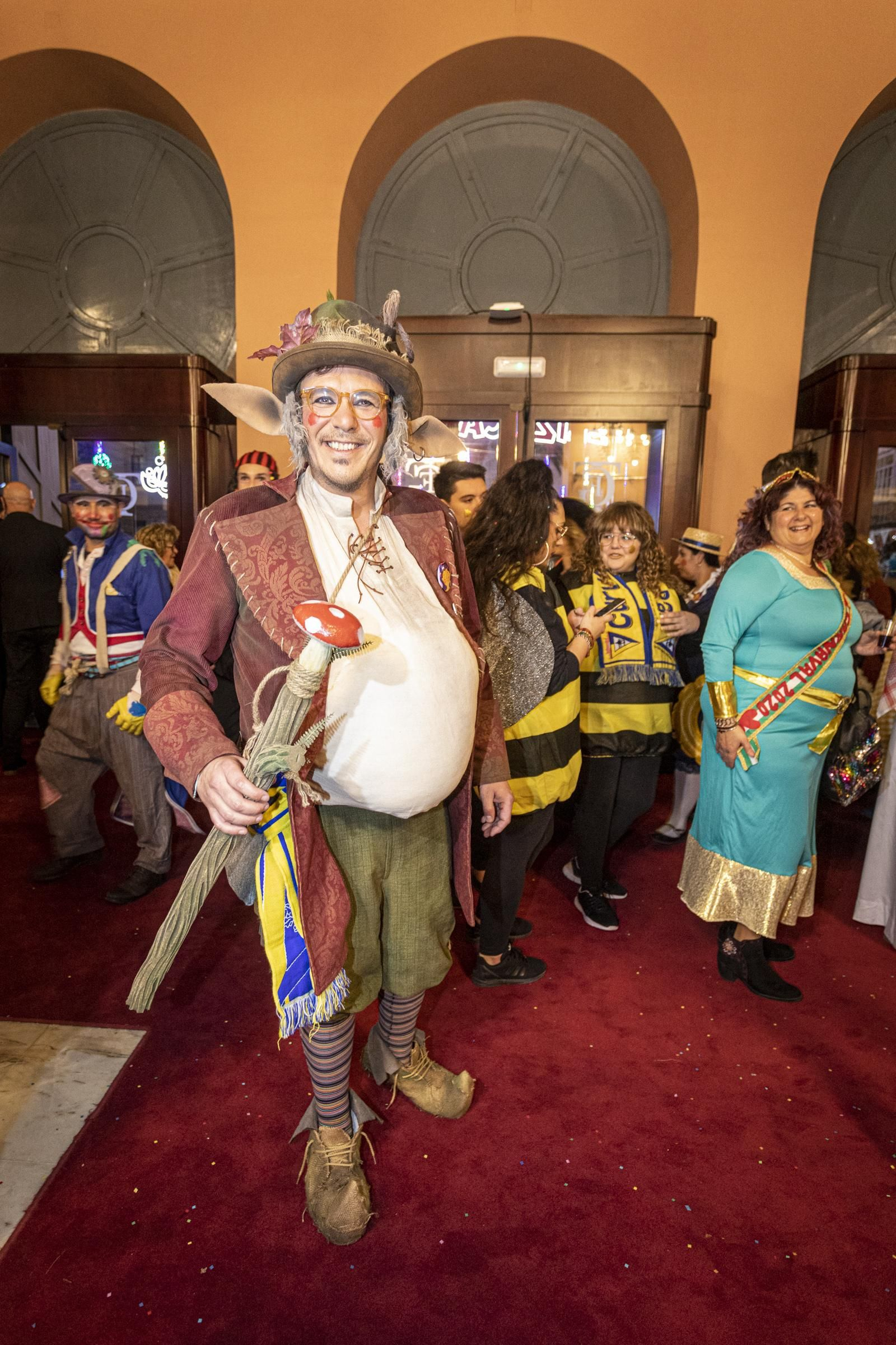 El alcalde, José María González, disfrazado de elfo barrigudo, el pasado Carnaval, riéndose de sí mismo.
