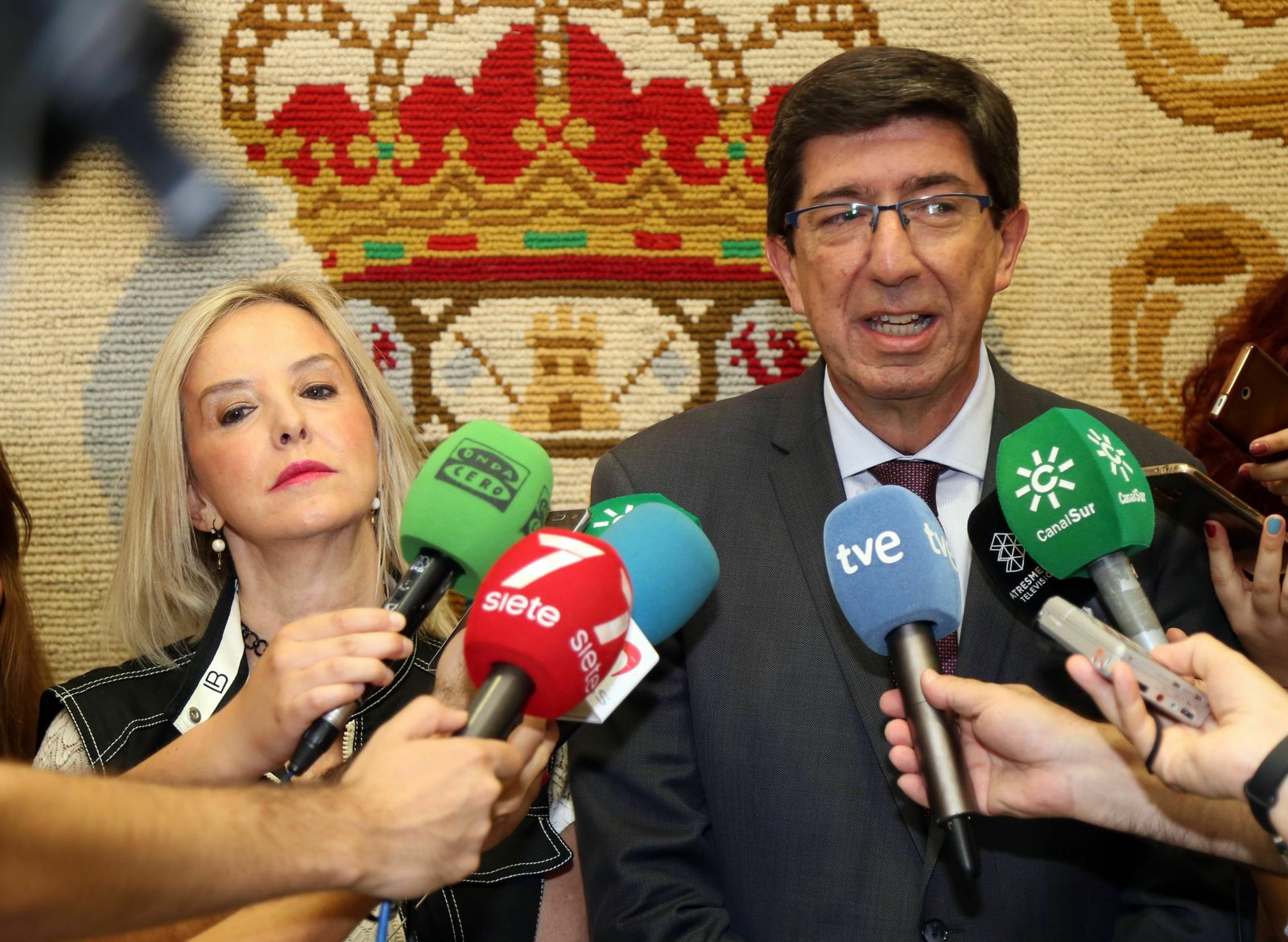 Juan Marín junto a la fiscal Ana Tárrago