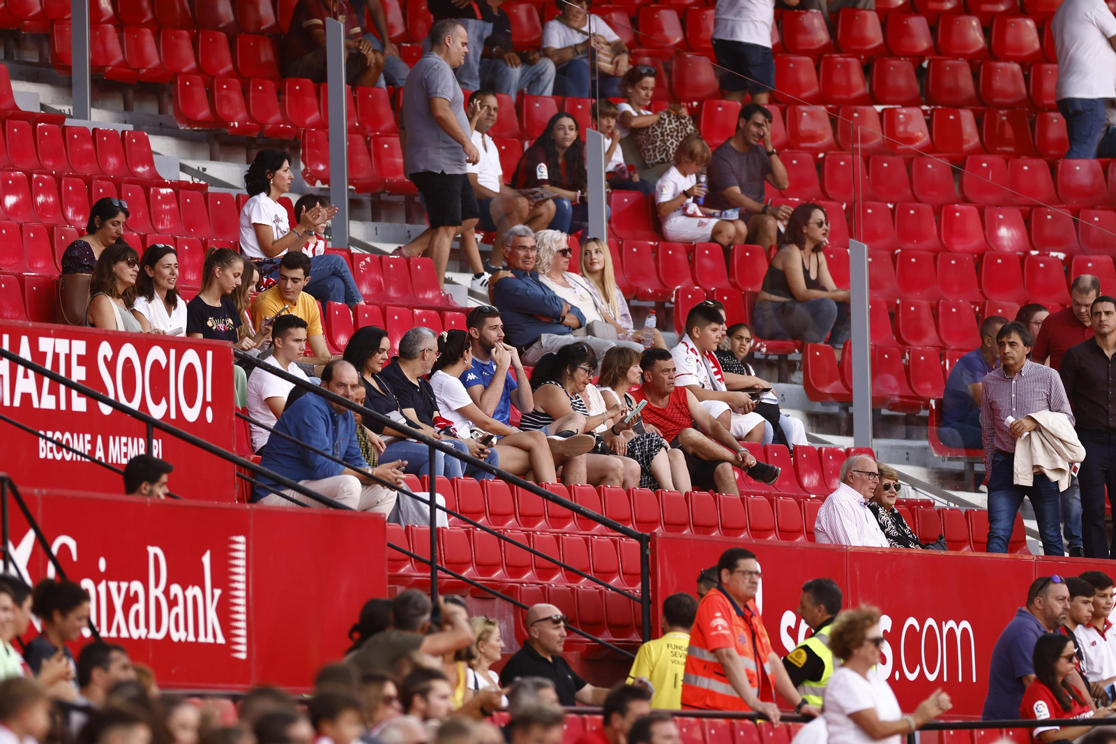 Búscate en las fotos del Sevilla-Athletic