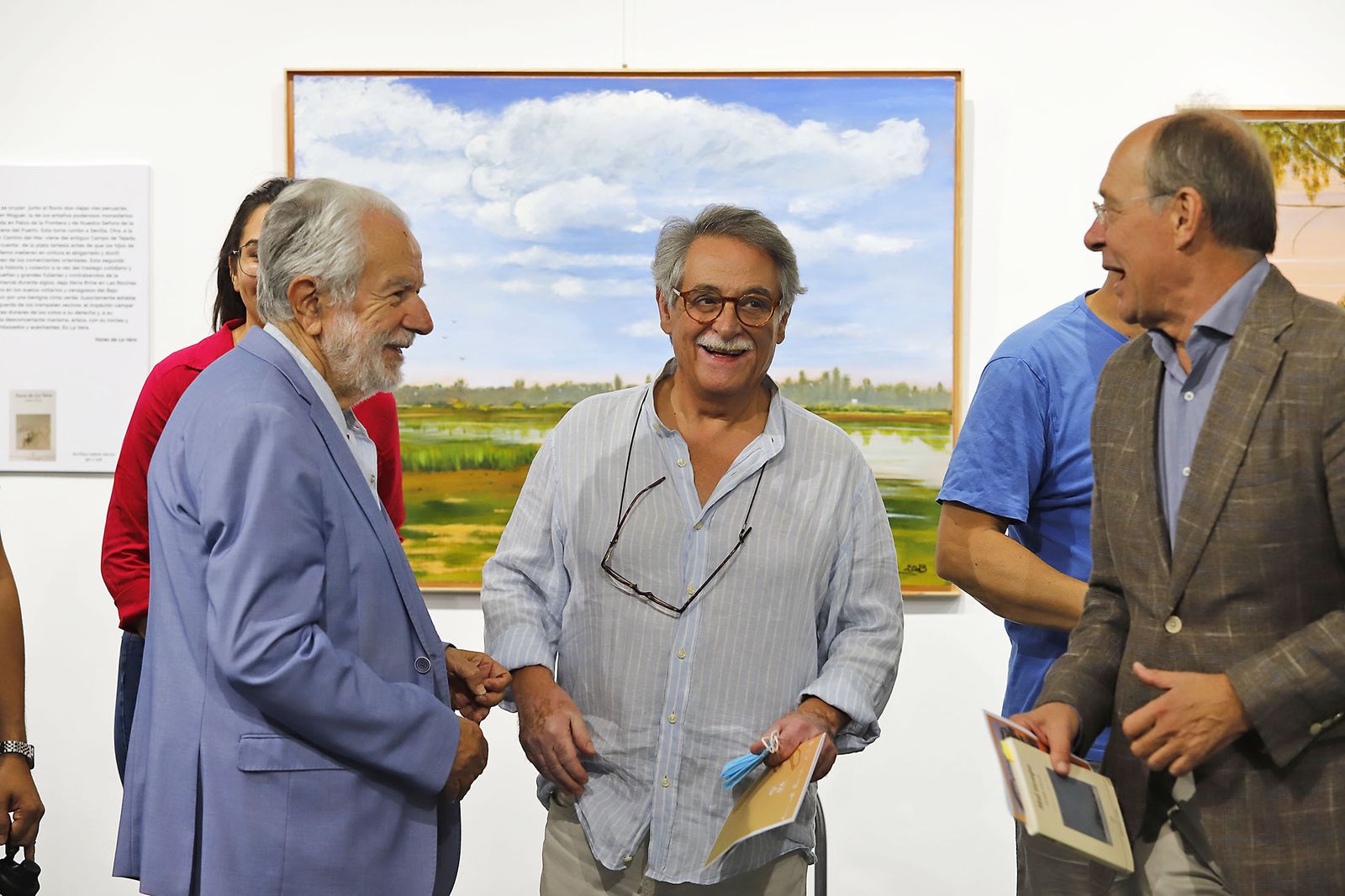 Imágenes de la inauguración de la exposición 'Pasajes y Paisajes de Doñana' de Juan VIlla