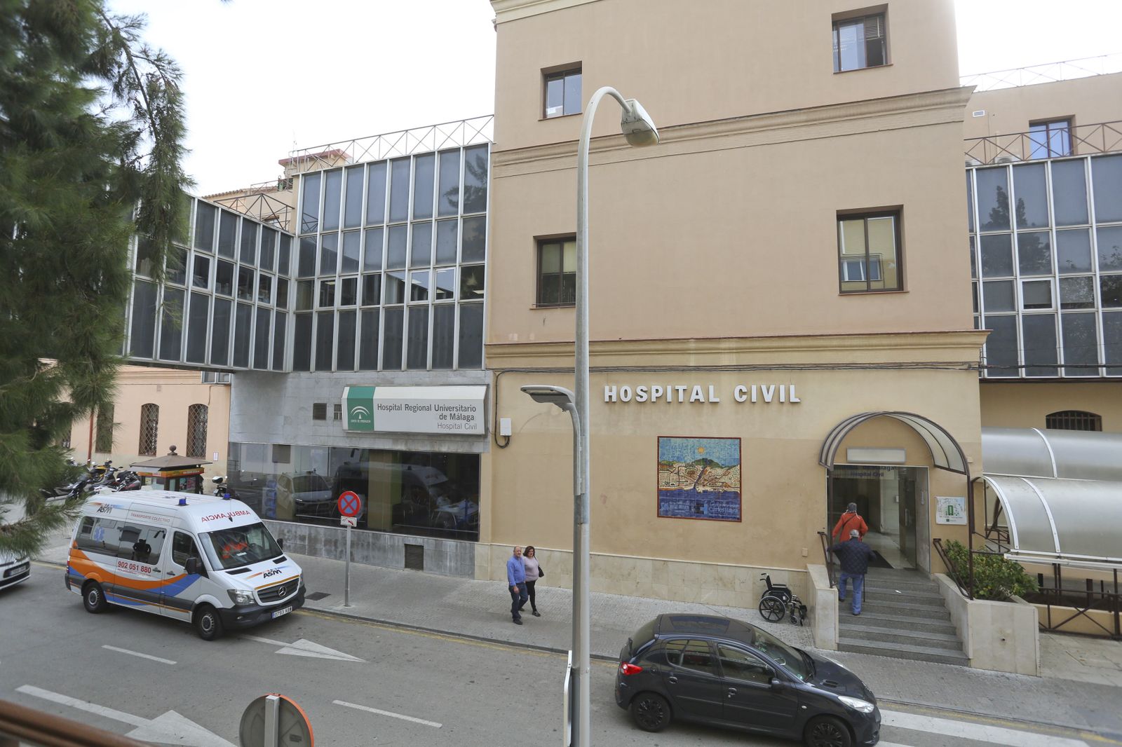 Salir a donar sangre en la Málaga del coronavirus, en fotos