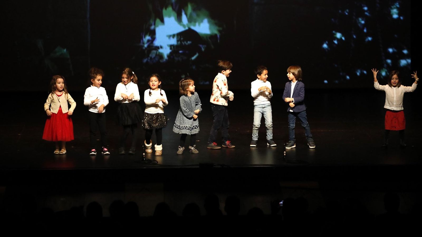 Las fotos de la Gala Solidaria de Navidad de la Escuela Municipal de Música, Danza y Teatro "Jose María Sánchez -Verdú"