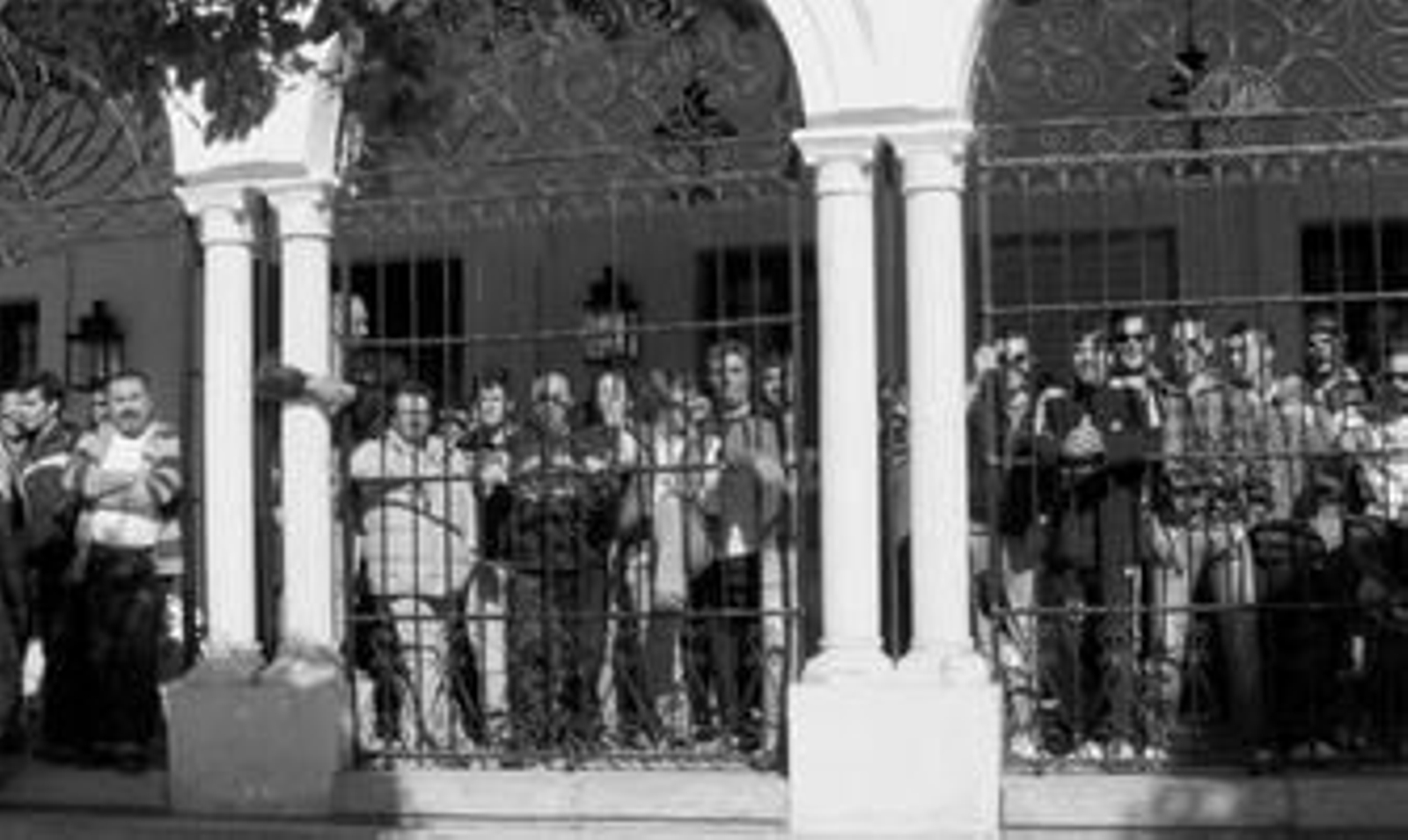 Los trabajadores en paro se concentraron durante la jornada de ayer en el Ayuntamiento almonteño. Los trabajadores en paro se concentraron durante la jornada de ayer en el Ayuntamiento almonteño.