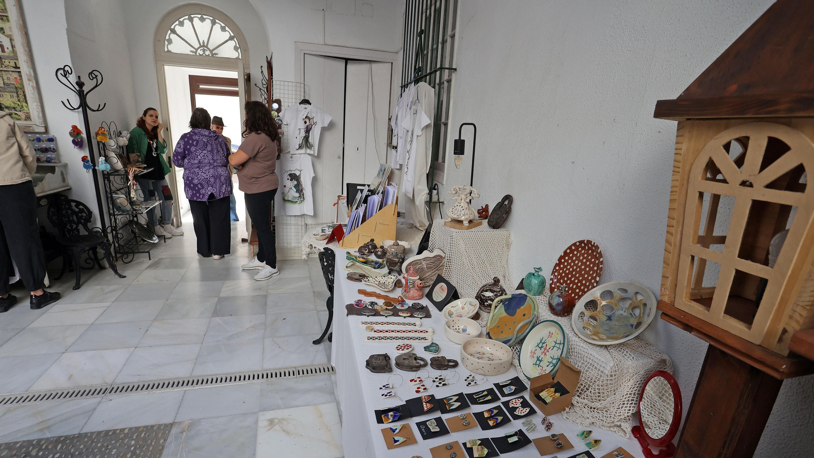 Muestra de artesanía solidaria a beneficio de la protectora No Me Abandones en Jerez