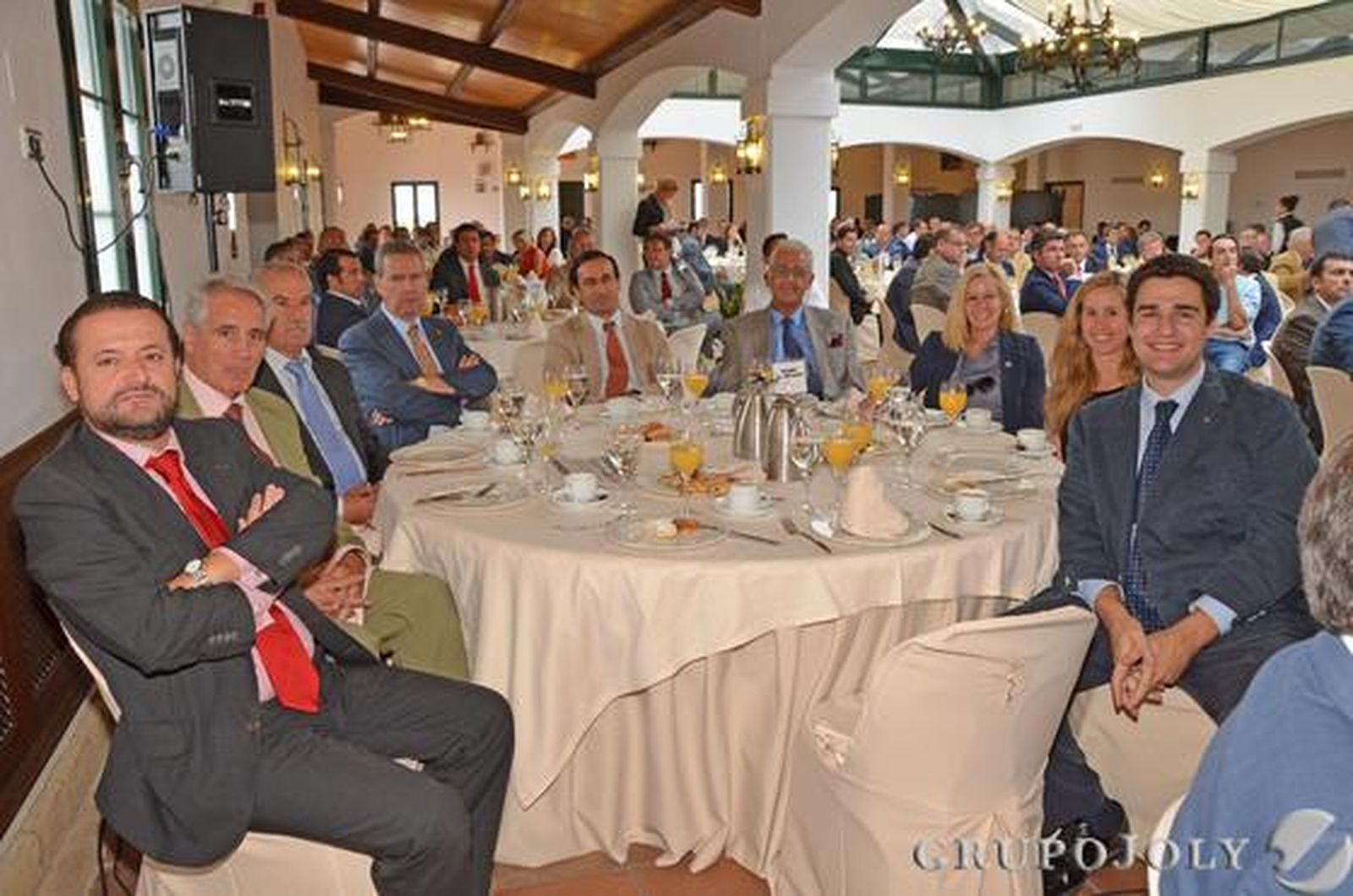 Juan Galobart Rivero, Álvaro de la Calle, Juan Apresa, Antonio de María, José Manuel Díez, Pedro Ruiz, Milagros Amo, Carolina Ruiz y Pablo Ruiz.

Foto: Aranda / Pascual