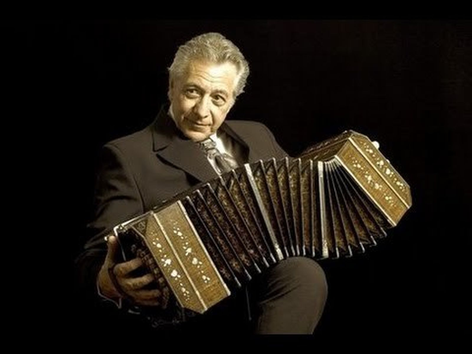 El bandoneonista Raúl Jaurena actuará como solista con la Orquesta.