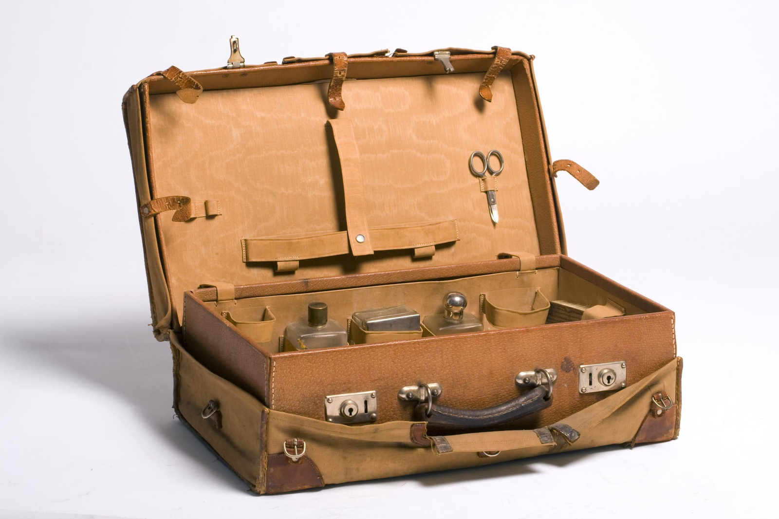 ”Todo lo que poseas debe caber en una maleta; entonces tu mente será libre", escribió Charles Bukowski.