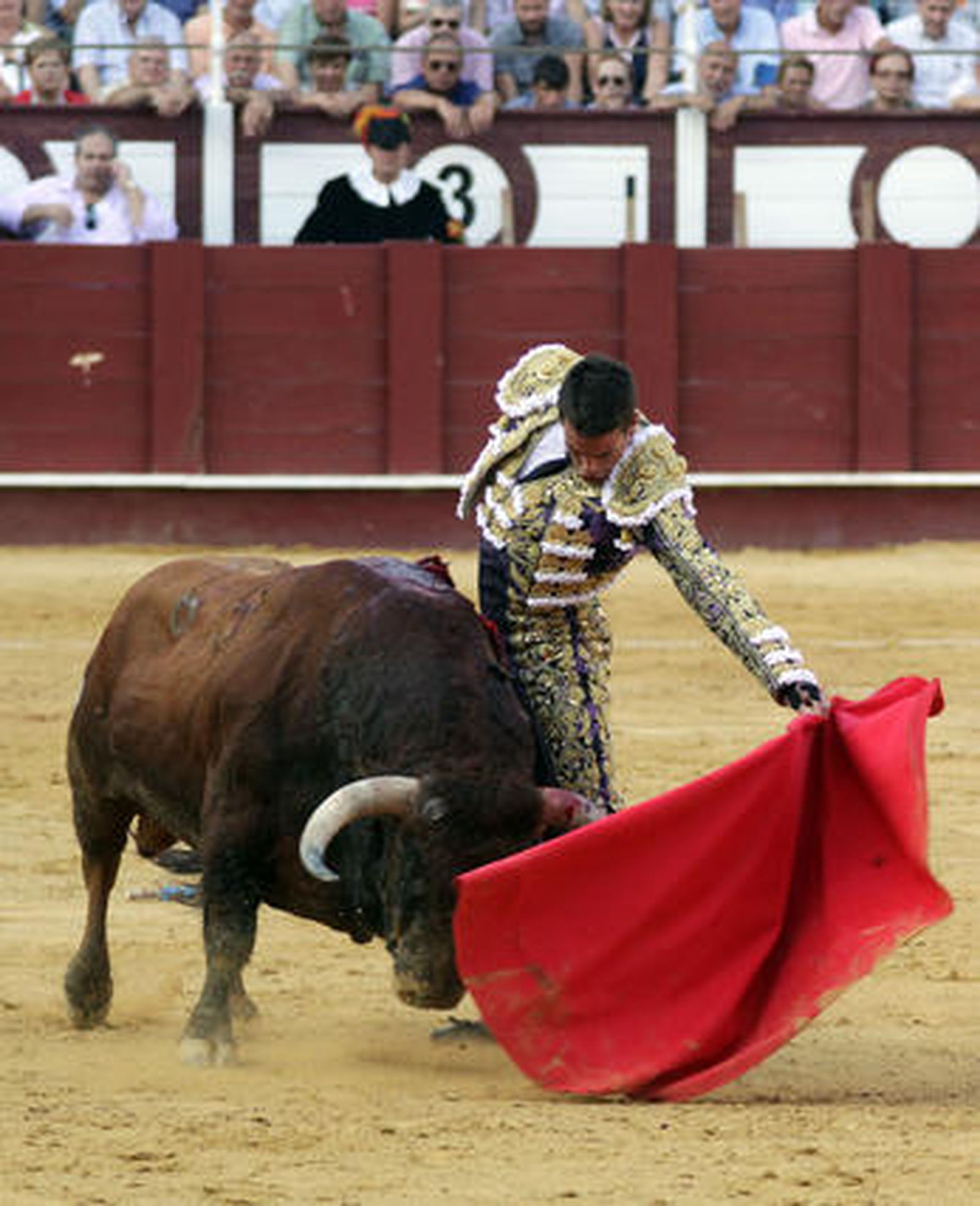 Enrique Ponce y José María Manzanares abrieron la puerta grande de Manolo Segura. Conde pasó inadvertido. 

Foto: Migue Fernandez