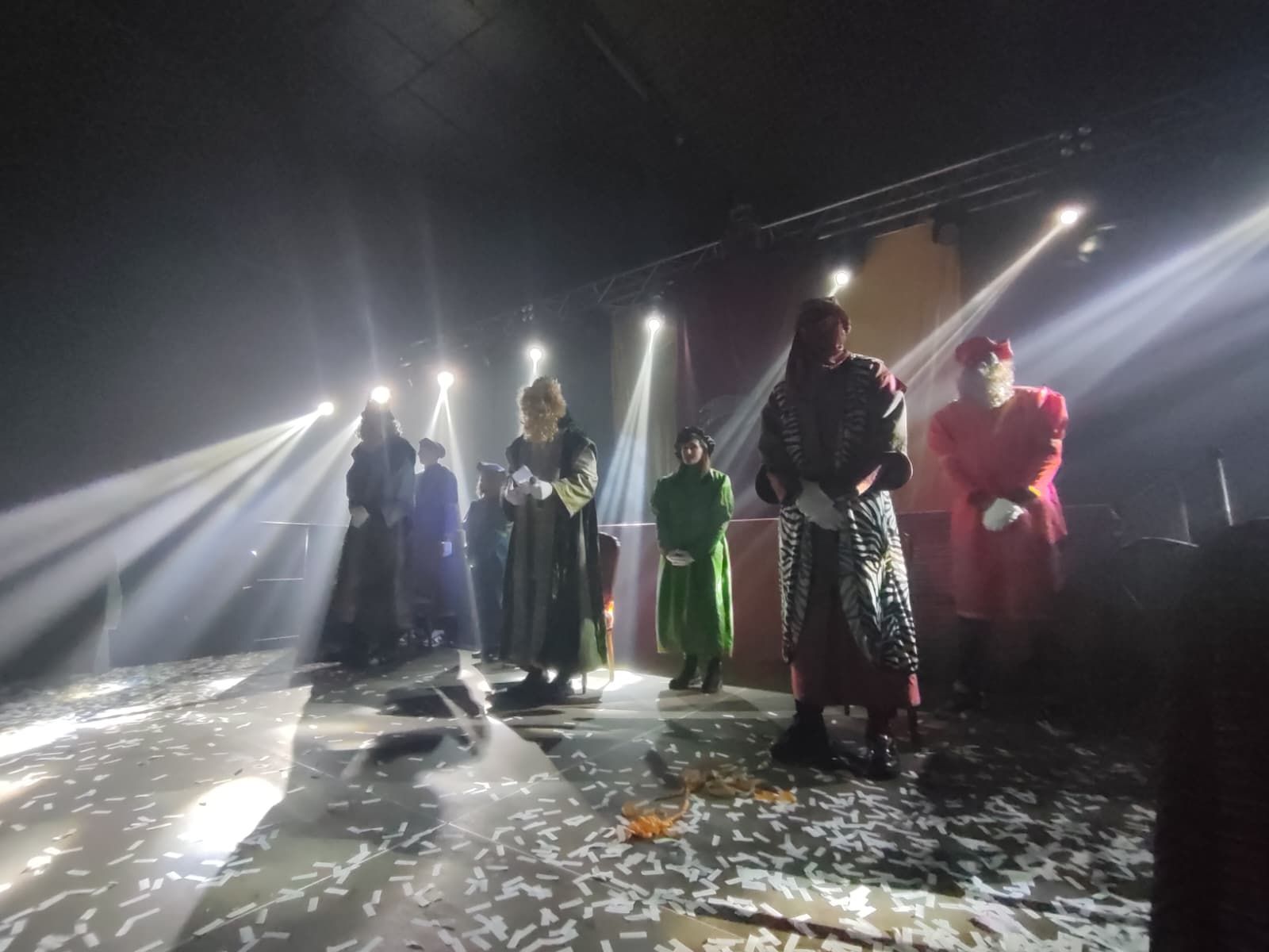 Los Reyes Magos realizan un espectacular acto en Tíjola: el público disfruta de música y bailes