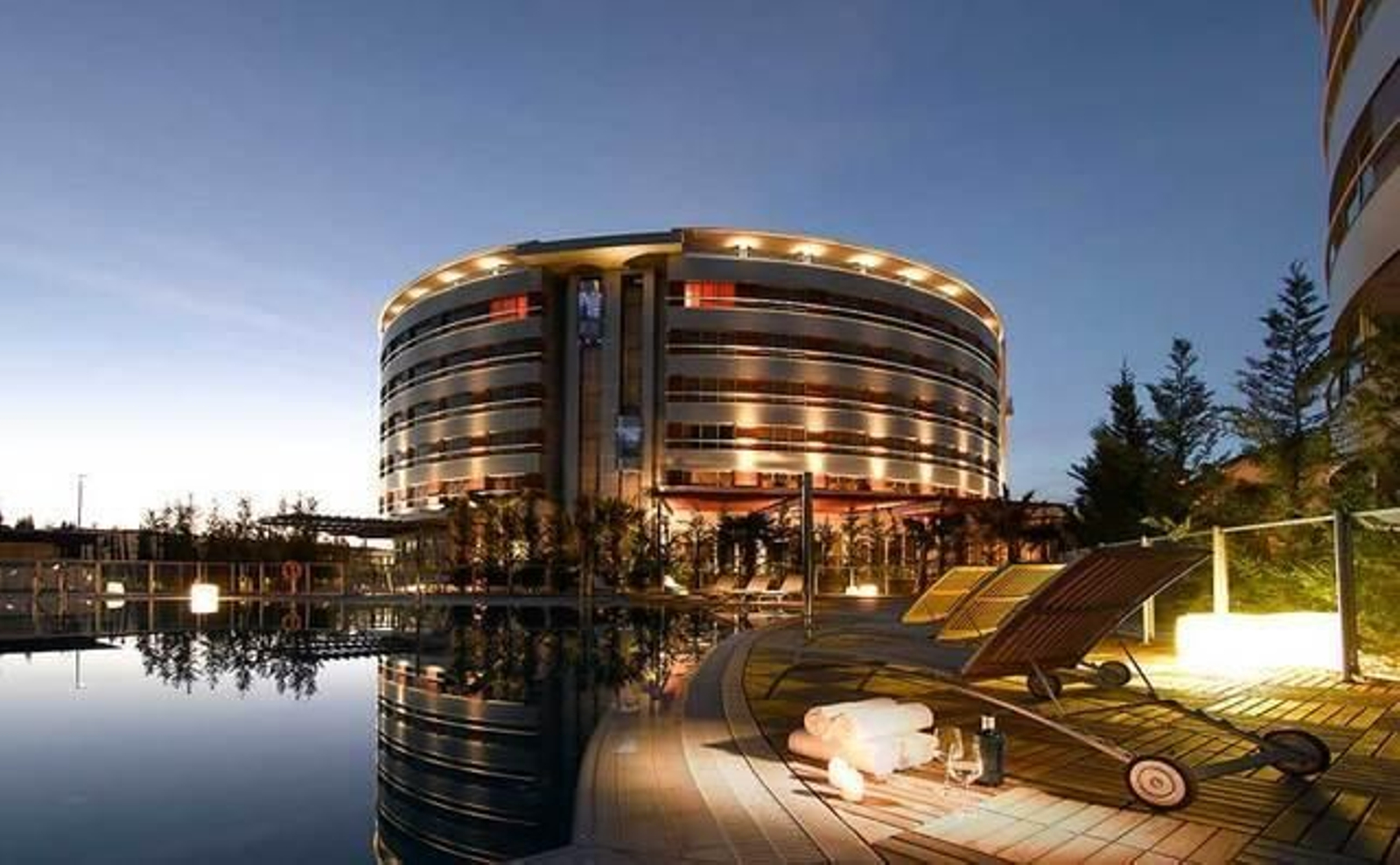 Diviértete en la Fiesta Nostalgia Abades Nevada Palace de Granada