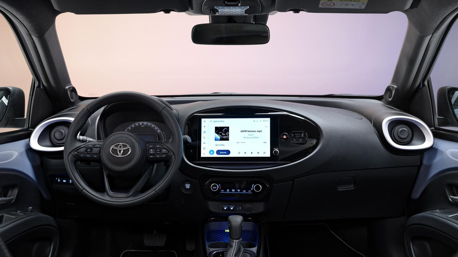 Se integra en el sistema de infoentretenimiento un equipo de sonido firmado por JBL que da apellido a esta versión.