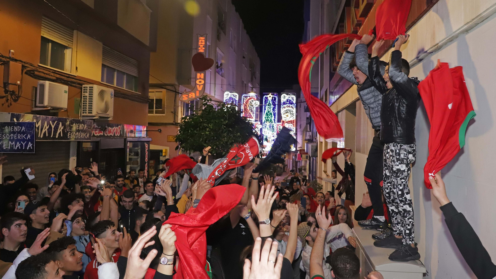 Fotos de la celebración en Algeciras de la victoria de Marruecos sobre España en Qatar
