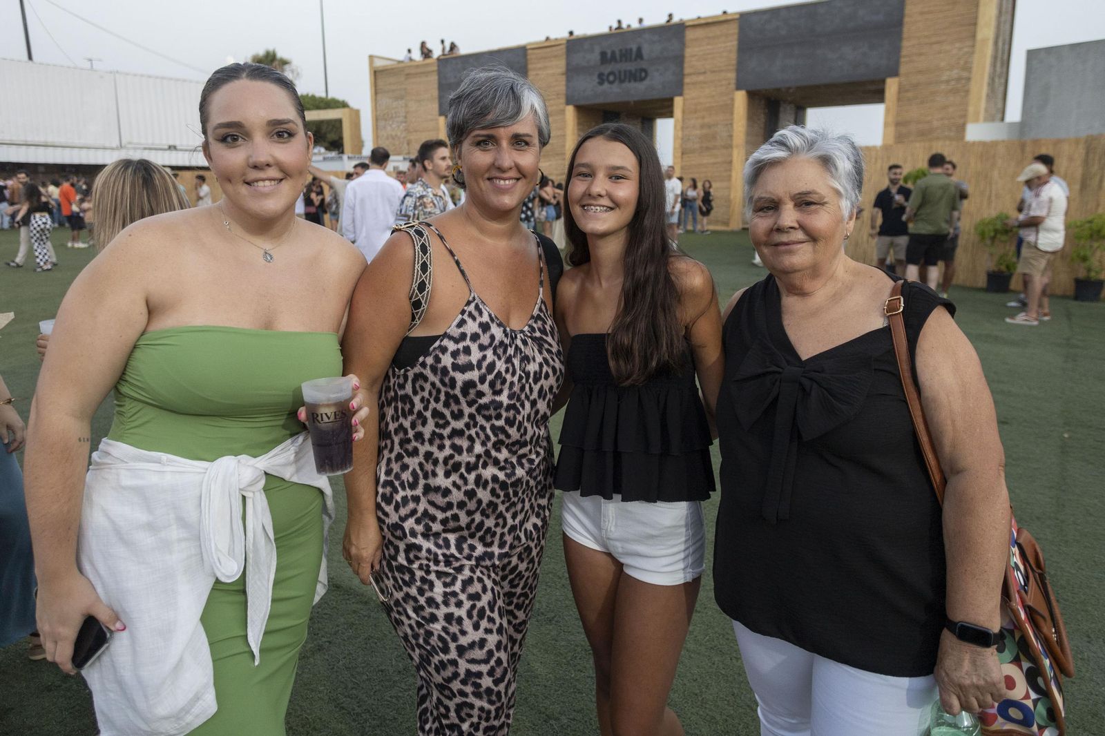 Búscate en las imágenes del concierto de La Plazuela en Bahía Sound