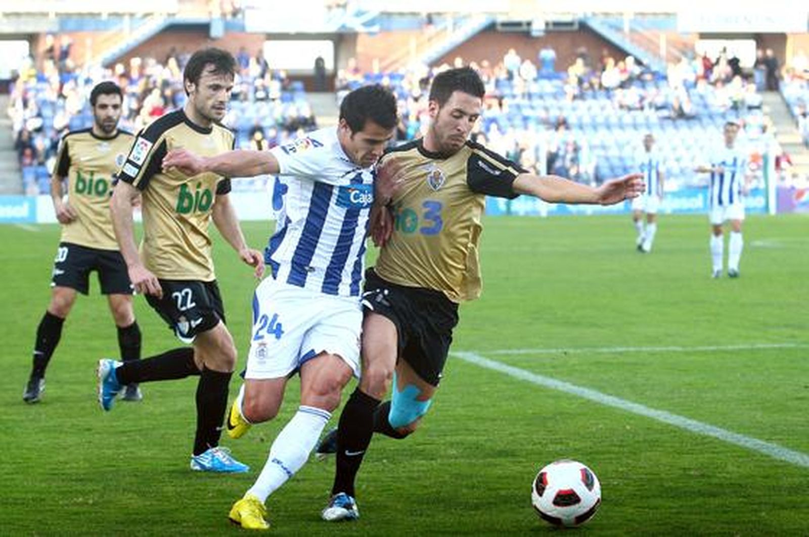 El Recreativo se atasca en casa ante la Ponferradina (1-1). / Alberto Rodríguez