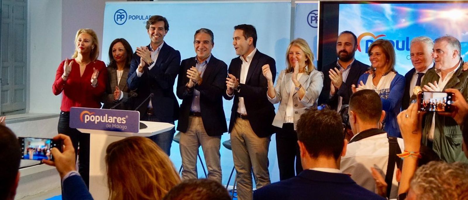 Elías Bendodo y Teodoro García Egea, junto a los candidatos del PP al Senado y Congreso.
