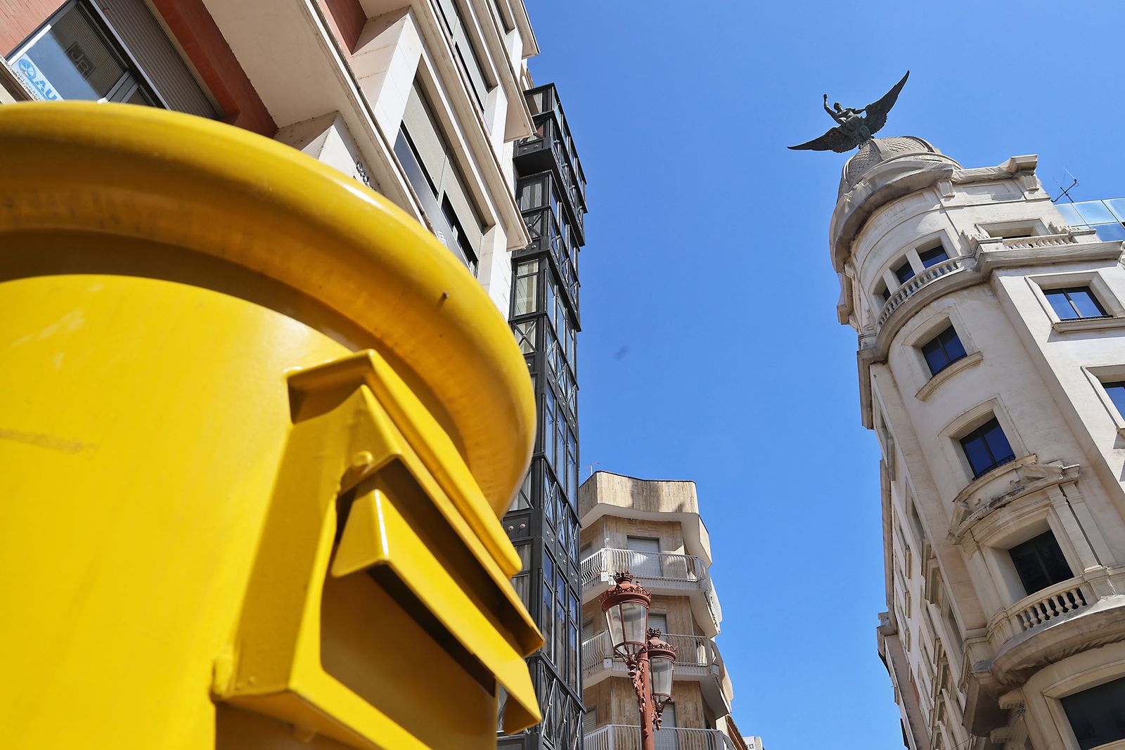 Imágenes del bullicio en las esquinas de la Placeta