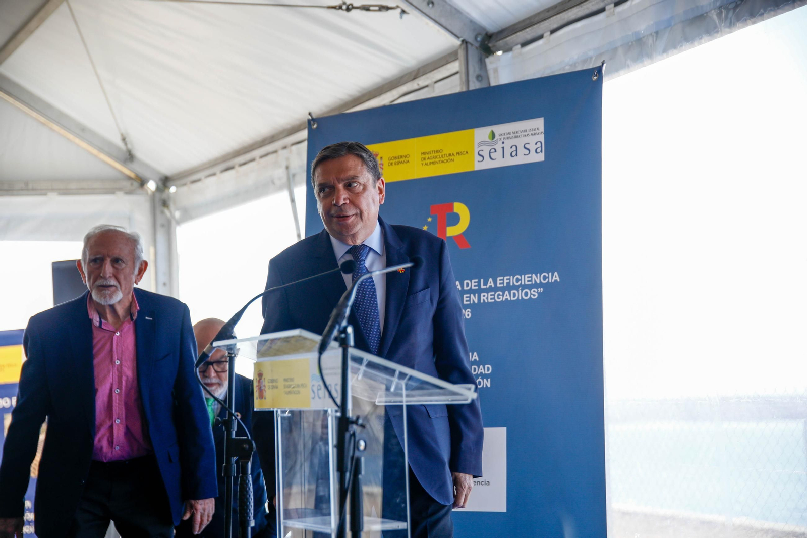 El ministro de Agricultura, Pesca y Alimentación, Luis Planas visita una de las balsas de la CUNC, en imágenes