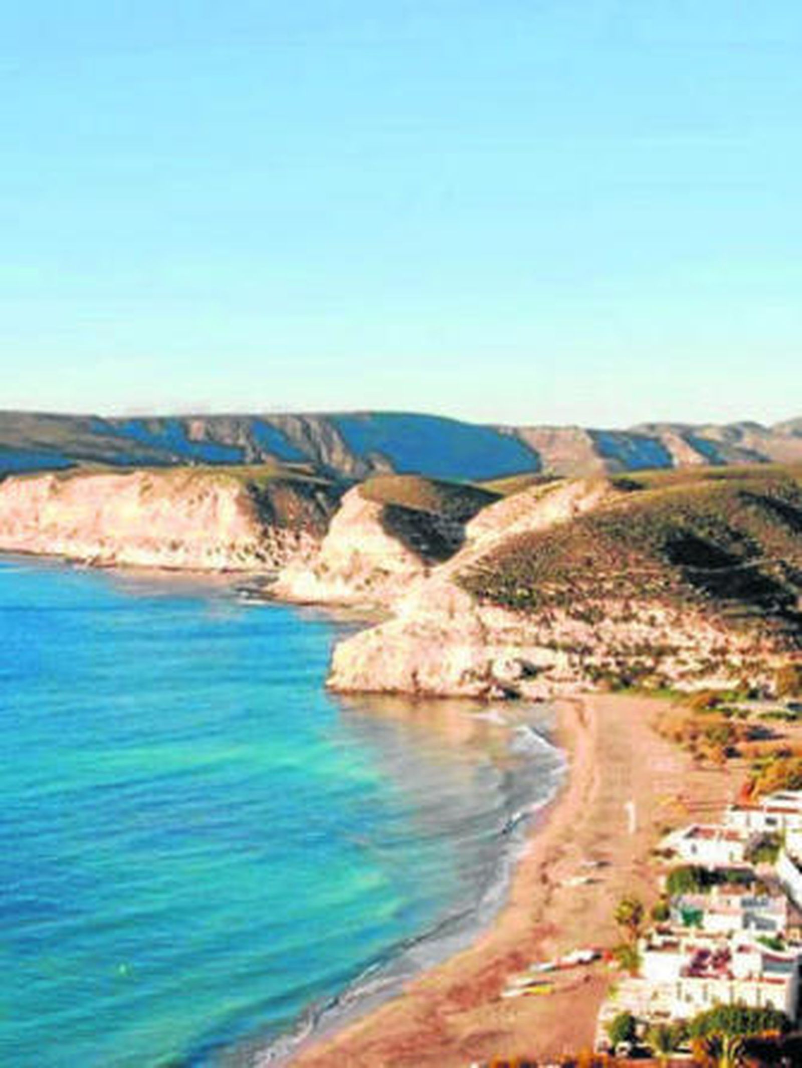 La playa de Aguamarga es una de las preferidas de los famosos.