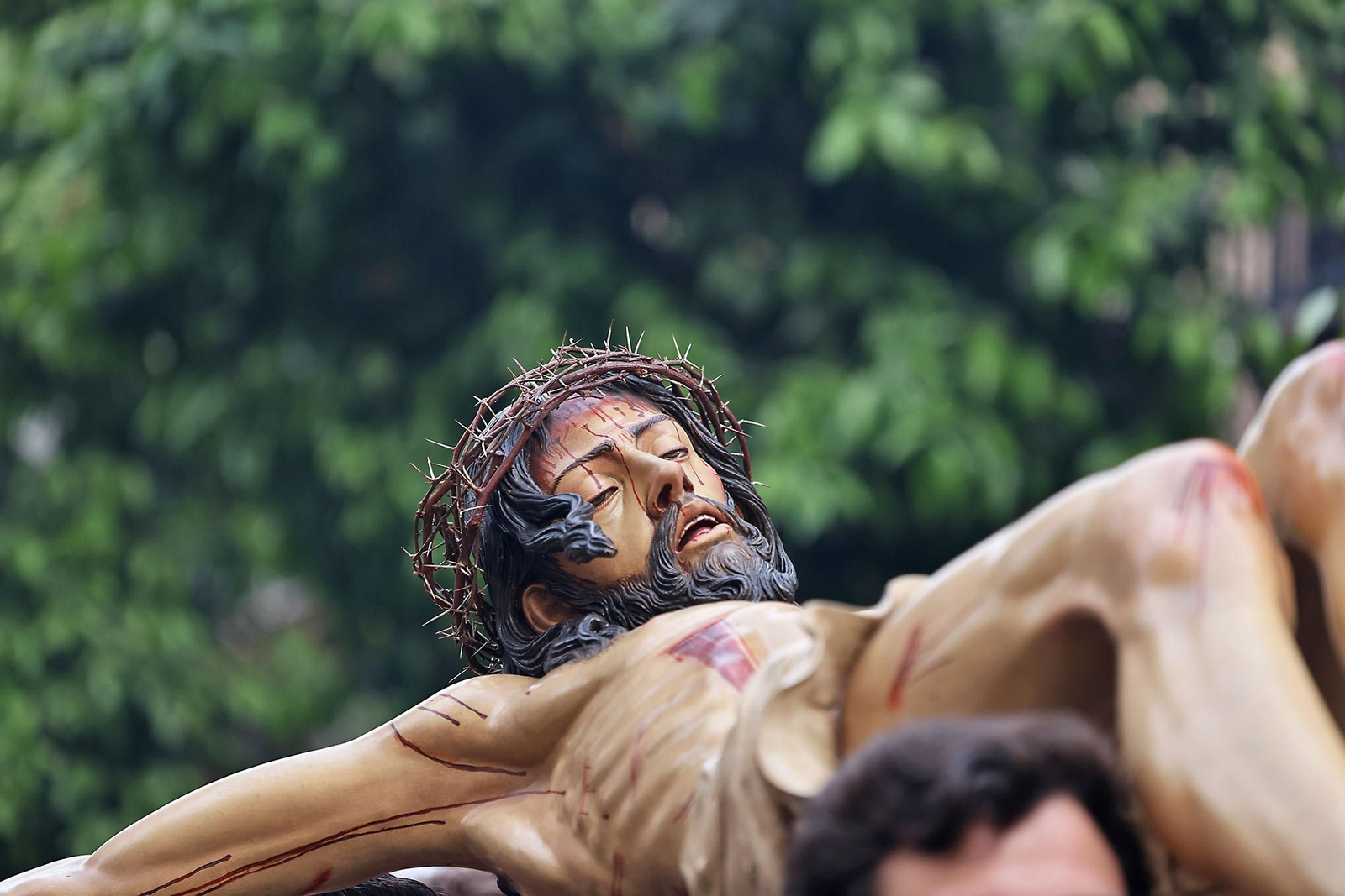 Las mejores imágenes del Sábado de Pasión en Huelva: La Legión con el Cristo de la Vera+Cruz