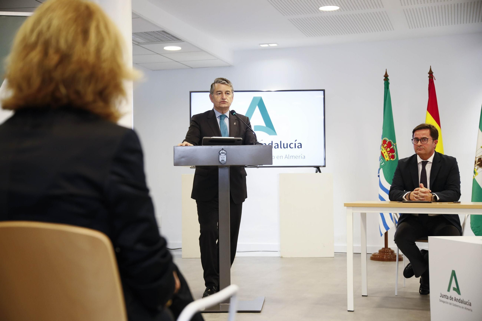 El consejero Antonio Sanz y el alcalde ejidense Francisco Góngora, firman un convenio para la creación de un Centro de Emprendimiento Digital, en imágenes